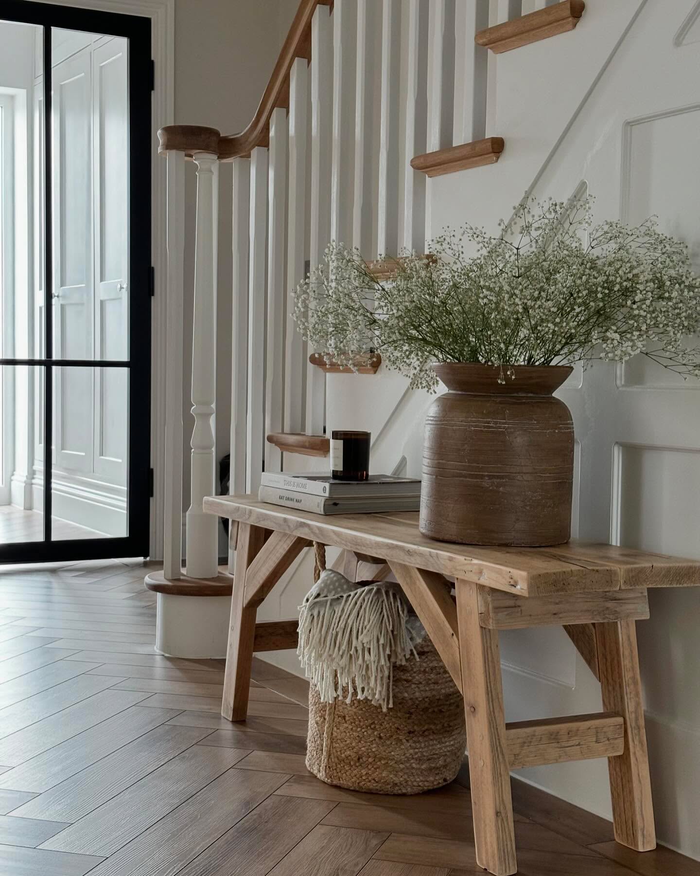 The hallway is not just a passage, but a first impression that sets the tone for the rest of the home. I like it to create a warm welcome and blend function and aesthetics.
#hallwaydecor #hallwayinspo #hallwaydesign #kent #kentarchitecture #maidstone #maidstonekent #maidstonemums #canterbury #canterburykent #oakstairs #stairdesign #kentmums #hallwayideas