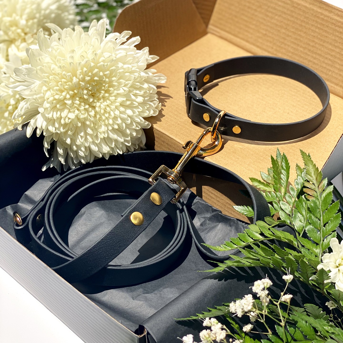 Elevate your dog walking experience with our sleek black dog leash featuring elegant gold hardware. Perfectly paired with any outfit for a timeless, chic look. Every leash is handmade to order. 🖤✨ AdonisBarks.com #AdonisBarks #ChicCanine #ElegantWalks #dogwalkingbag #dogs