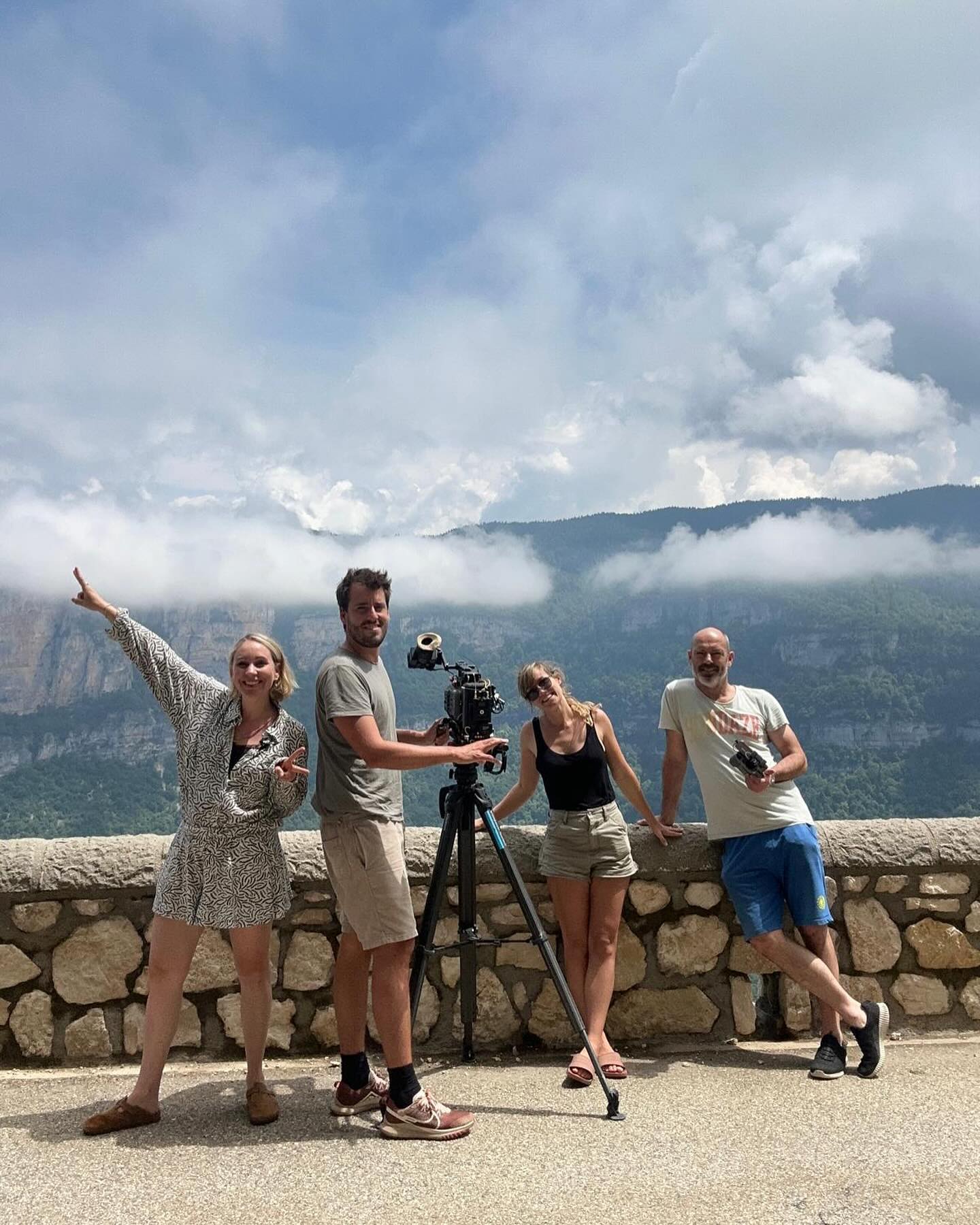 De productie van @campingtijd is weer begonnen. En meteen een mooie eerste locatie, Auvergne Rhône Alpes in Frankrijk. #rtl4 #tvproductie #kamperen