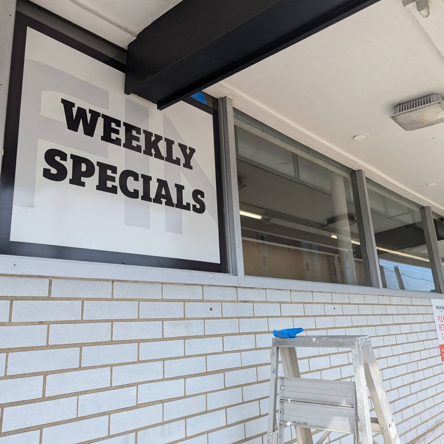 Our team was on location today at @finefarelongbranch for new window graphics. Removed old window vinyl and replaced with a fresh new look.
If you didn't know, we offer a wide variety of window graphics styles and material complete with a service for design and install.
#apadnj #yourlocalprinter #signs