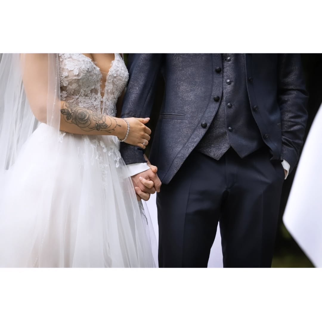 Oh mein Gott! Schon wieder ein Jahr her! Es war so schön mit euch 🧡 Genießt den Tag heut, macht es euch gemütlich und denkt nochmal an eure freie Trauung zurück. An die vielen emotionalen, schönen und aufregenden Momente, die ihr zusammen mit euren Lieben erlebt habt. An die wilde Party und wie viel Spaß ihr zusammen hattet!
#hochzeitsmagie
#hochzeitsfloristik
#hochzeitfotografnähemünchen
#Hochzeitsdienstleister
#hochzeitfotografmünchen
#hochzeitsfotografmünchenumland
#hochzeitslocation
#brautkleid
#brautpaarshooting