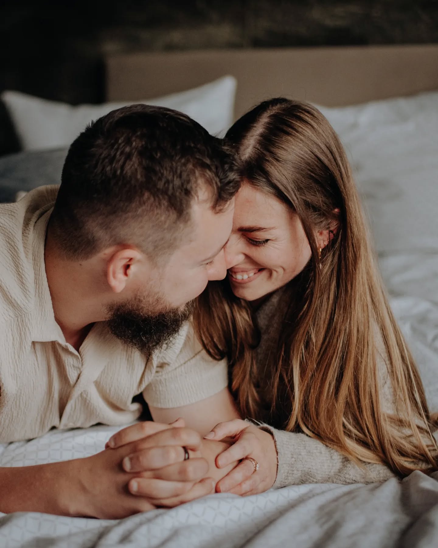 Paarshooting mal anders
Normalerweise bin ich ja eher in der Natur unterwegs...aber ich muss sagen, dass das Paarshooting mit Jessi und Christian auch drinnen super schön war. An diesem Tag war es draußen eher verregnet und da kam das Shooting drinnen zum passenden Zeitpunkt. Natürlich sind solche Fotos auch bei Sonnenschein möglich 😉.
Würdet ihr auch gern mal Bilder von euch in eurem Zuhause haben?
.
.
.
.
.
.
#couplephotography #portraitsmadeingermany #peoplephotography #portraitphotography #belovedstories #loveandwildhearts #wildhairandhappyhearts #pärchenshooting #paarfotografie #coupleshooting #coupleshoot #homestory #fotografthüringen #fotografinthüringen #saalfeld #pößneck #rudolstadt #zeulenroda #greiz #jena #fotografjena #thüringen #sachsen #sachsenanhalt