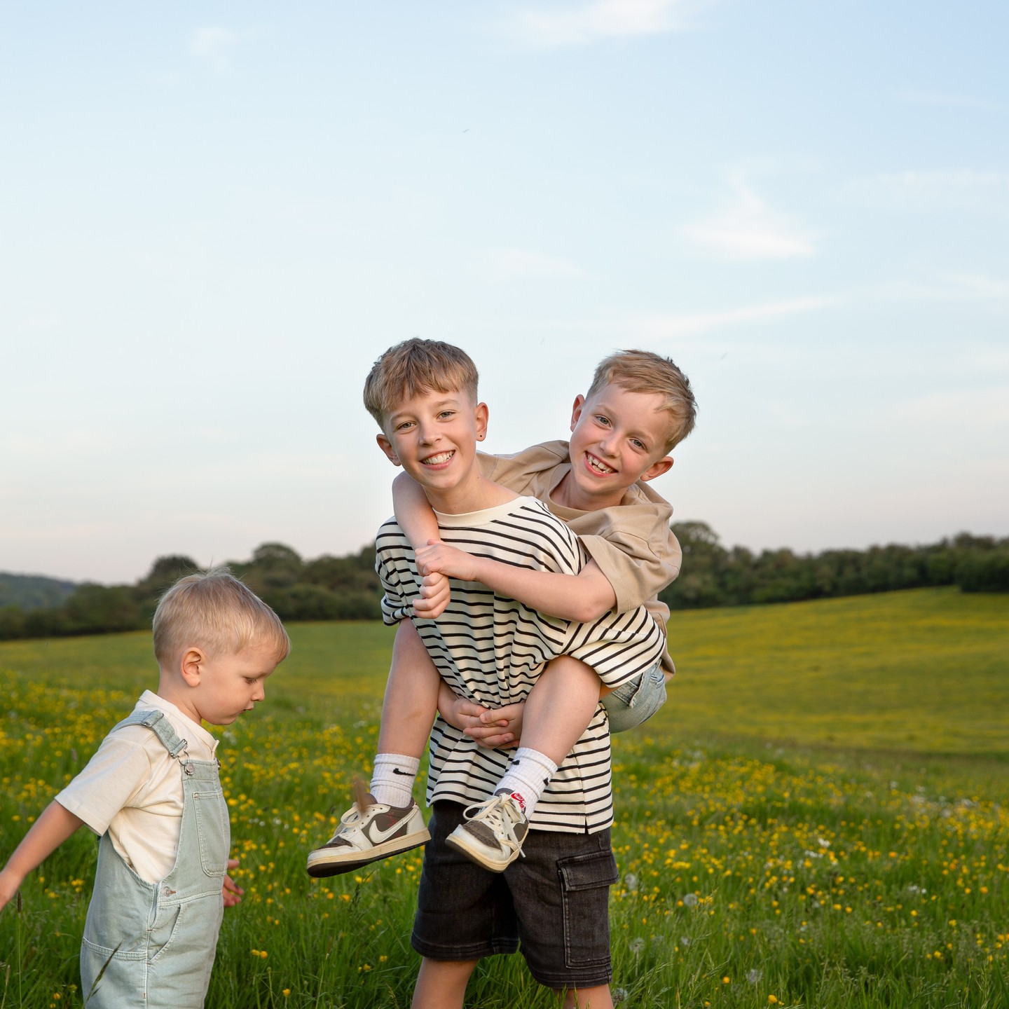 A few more photos from this shoot. Had so much fun with this beautiful family!
#sjrichardsonphotography
#fieldphotoshoot
#familyphotosession
#familyphotographer
#bensonphotographer
#siblingphotoshoot
#goldenhourshoot