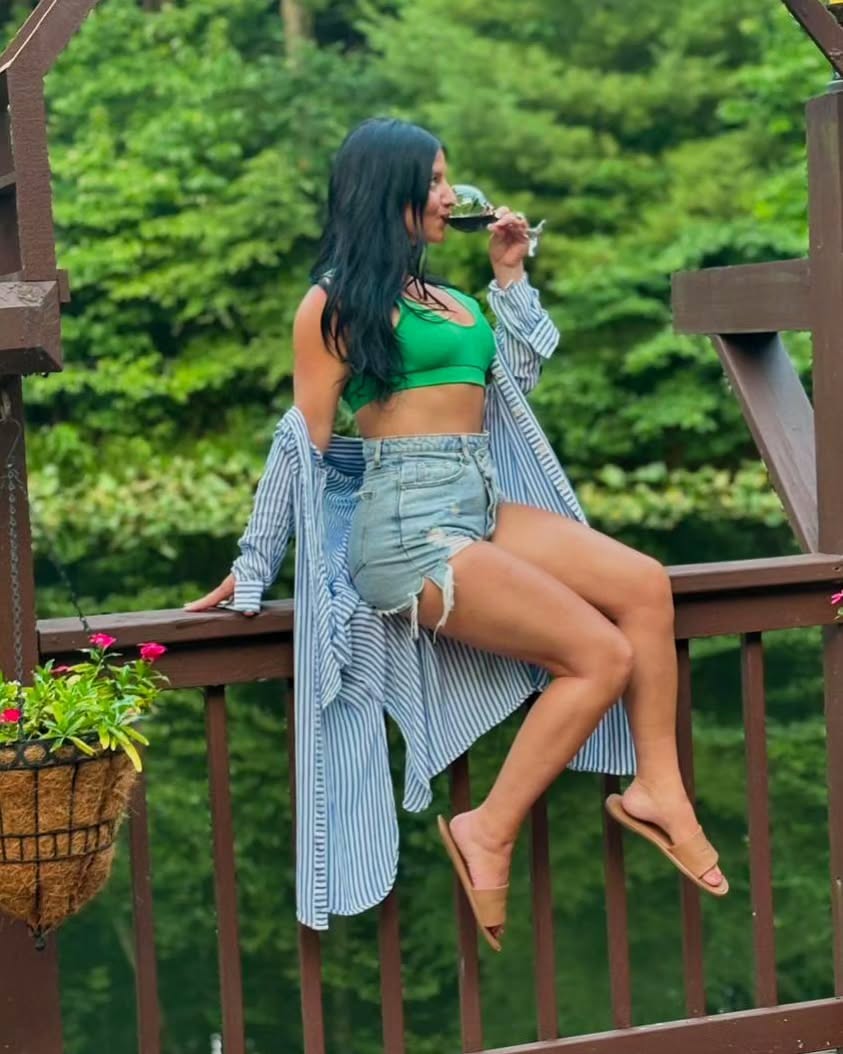 🍷It's Wine O'clock Somewhere!! Who doesn't enjoy a good Cabernet Sauvignon?!
We realized we never grabbed a bottle of wine for the trip & @cherryridgeretreat had a nice lil selection of wines to choose from!
Also, a funny but very sweet note- we asked where we could grab some condiments because we forgot to buy some for our sandwiches.
Keith went to his house to bring us some spicy brown mustard!! Now, talk about hospitality!!
Our stay has been the absolute best!! It is the little things that will keep me coming back!
#travelmoments #traveldiaries #cherryridgeretreat #ohioexplored #outdoorlife #cabinliving #cabinlife #winelovers #greatohiolodges #hockinghills #nomadlife