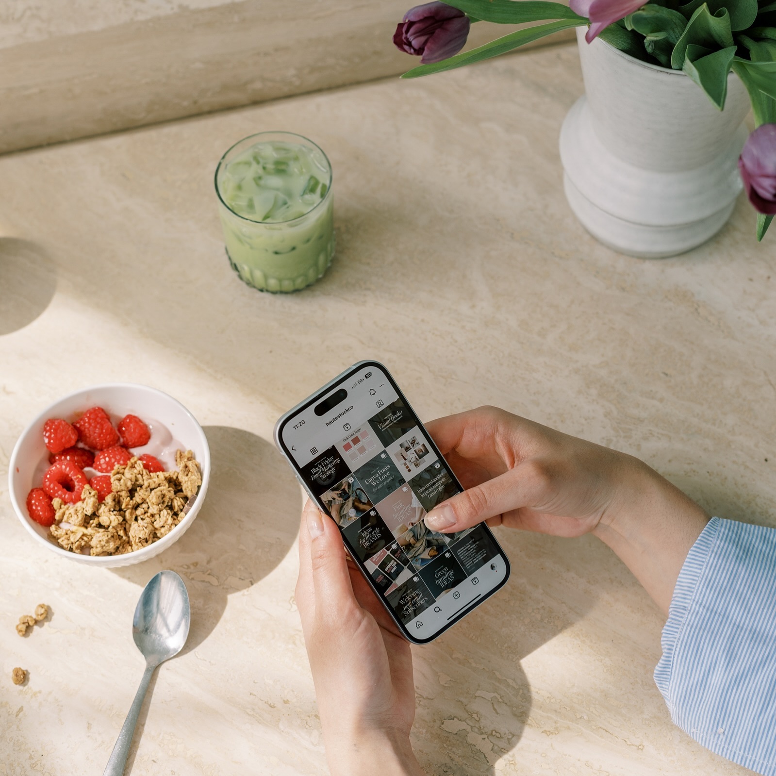 Glad måndag! ☺️
Den här veckan har jag fullt ös att få klart och hinna schemalägga allt som ska ut både för mig och mina kunder under min semester.
För min plan är att kunna checka ut på fredag eftermiddag.
Sen kanske jag hoppar in och jobbar nån dag om jag får feeling.
Men tycker alltid det är svårt hur man ska göra med sin insta. Tycker ju att det är kul att hänga här inne men samtidigt är det jobb.
Hur gör du under din semester?
Checkar du helt ut?
#socialamedier #företagare #egenföretagare #egetföretag #grafiskdesigner #branddesigner #entreprenörsdriv #entreprenörskap #entreprenörsliv #företag #drivaeget #kvinnligtföretagande