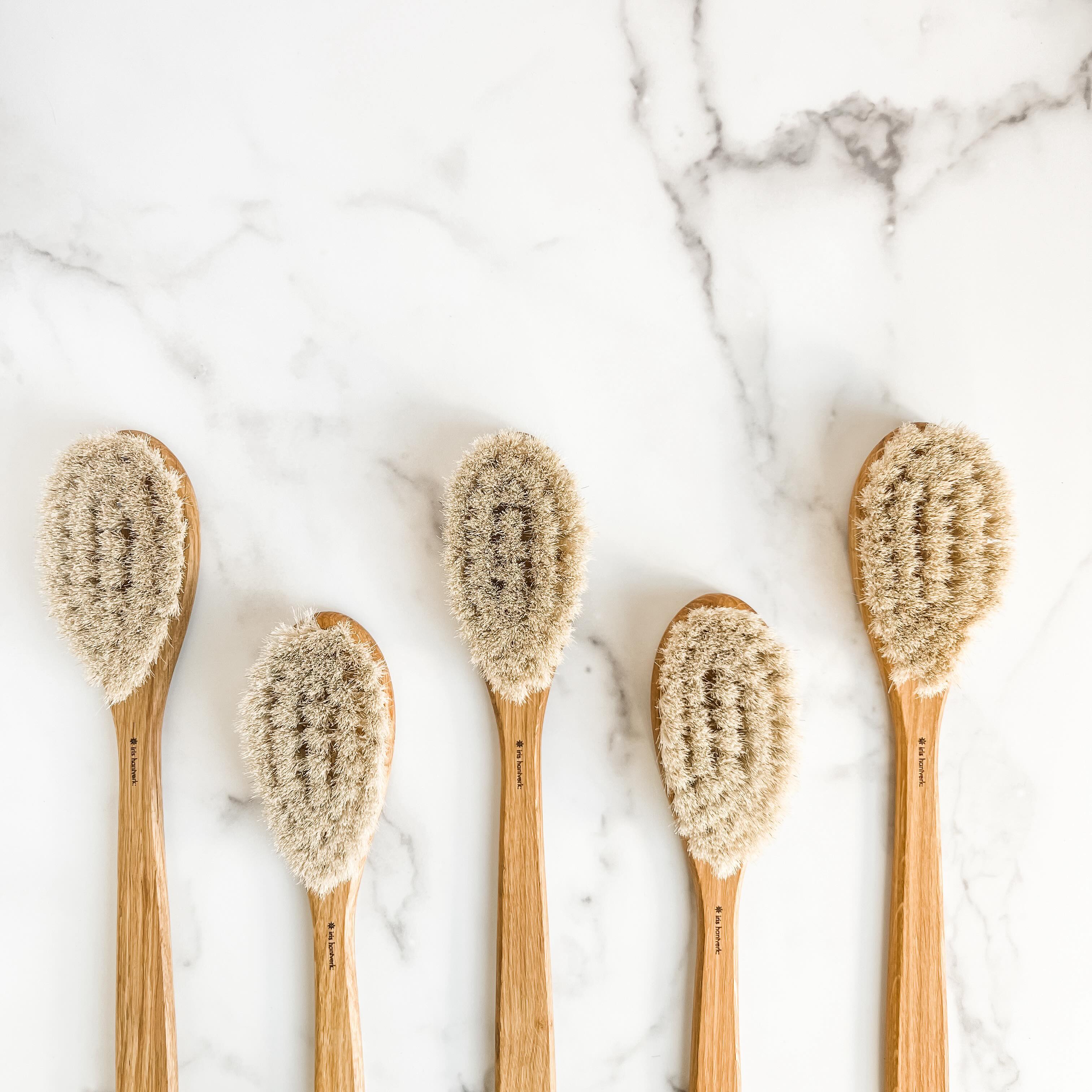 🛁 Our Swedish Long-Handled Bath Brushes are back in stock!
When paired with your favorite soap, this brush creates a velvety lather that ensures a thorough and comfortable cleansing experience. It’s like treating yourself to a spa day right in the comfort of your own bathroom. You can even use it for dry brushing to invigorate your skin and promote circulation. A must have for any sustainable bathroom!