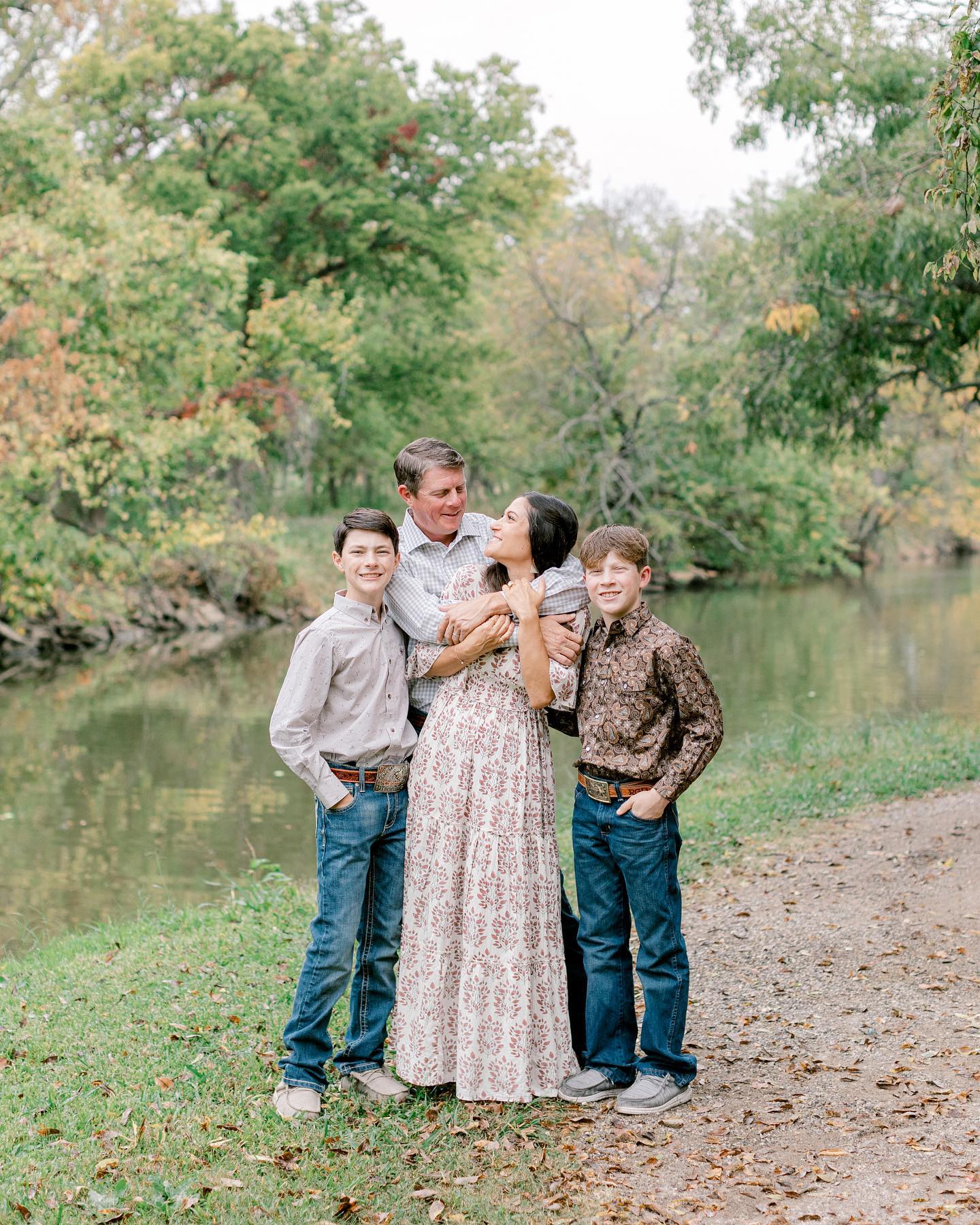 Seems crazy but it’s time to be booking those family sessions for the fall! If you’re looking to book a full session instead of a mini session, you’ll need to reach out soon for first dibs on available dates. I have limited weekend dates in the fall, three of which will be mini session weekends, so get to looking at those calendars and reach out through my website soon. I will have more weekday evenings open as well but I know that’s often not quite as easy for many. Currently on maternity leave, wanting for baby as due date approaches, but I can’t wait to see y’all on the other side!
#fallfamilyphotos #dfwphotographer #dentonphotographer #dallasphotographer #ftworthphotographer