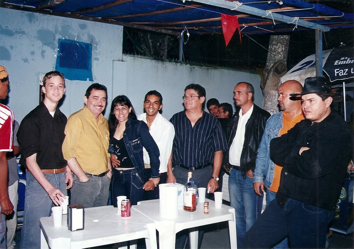 Há 20 anos!
Nessa última sessão de fotografias do IV São João do povo em 2004, que tradicionalmente ocorria na Rua José Cirino da Silva, podemos ver as apresentações das bandas Sedução e Estação da Luz. 🌽🎊💃🏻🕺🏻🌾
Viu algum amigo? Marque-o na foto.
#Sãojoãodopovo #Montadas #Paraiba #AHM #ArquivoHistóricoDeMontadas #cultura #História #sãojoão #festajunina