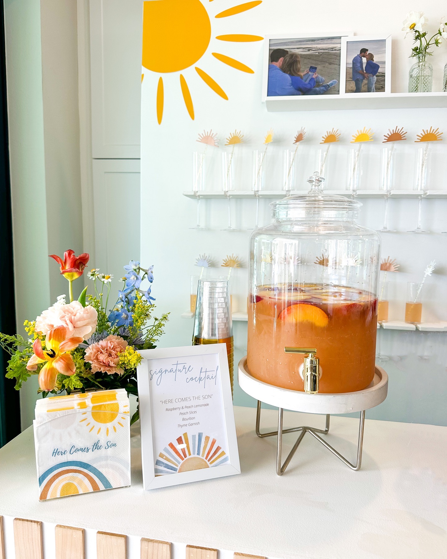 @rentbohobabes champagne wall paired perfectly with @bitsandbitessd beautiful grazing table 🥂🧀🥖