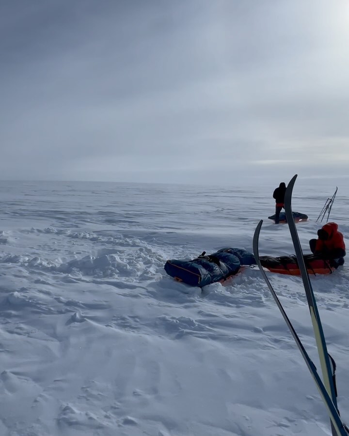 Week three in Greenland. 🤩
Week three was all about pushing our daily mileage, failed evacuations (despite praying to the weather gods), supporting team members, the beginning of an endless sastrugi field, catching a cold, constant -20c to -35c temperatures and reaching and passing the 2500m ice cap summit. 🗻
Week three was also about food, more food and dreaming about food. 😂
Even though I was fit having recovered from food poisoning, we were pushing ourselves hard, hauling 70kg uphill in some of the most extreme weather and temperatures we experienced all expedition. Day after day, no rest days. 🤘🏻
That burns calories. Big time.
You name it, I probably dreamt about it with all sorts of cravings popping into my head as we skied through endless sastrugi, at high altitude in very cold temperatures.
Days could sometimes be long to keep our daily mileage high and consistent so food cravings kicked in. Cold water and food during breaks tasted incredible and kept my body running 🦾 plus we had a nice little black market for food and snacks going on within the team too.
Add in three failed evacuation attempts for our team mate, all four of us jumping out of an evac tent flagging down a twin otter aircraft, broken skis, whiteout days, whisky, our lowest recorded temperature 🥶 and eating loads of spicy food to burn my cold out and you get a pretty bonkers week. 😂
Everyday was amazing. 😝
#greenlandcrossing #greenlandpioneer #adv #expedition #bonkers #snow #campsite #wearerab #fsgs #kidneytransplantrecipient