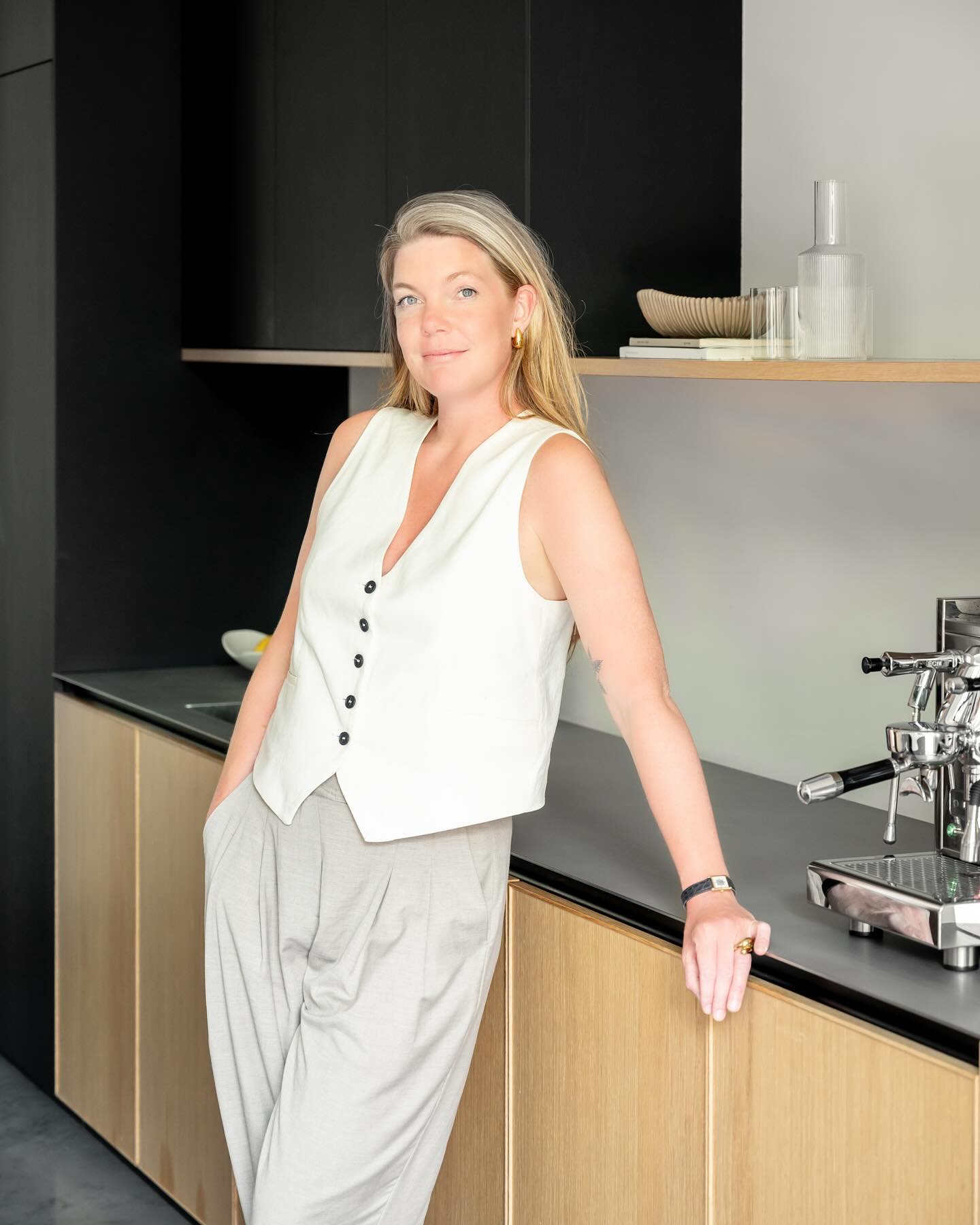 🙋🏼♀️ Marlon captured on camera during one of our recently photographed projects in The Hague.
Team || Lexi Beckord Interior Design
📷: @michieljbosman