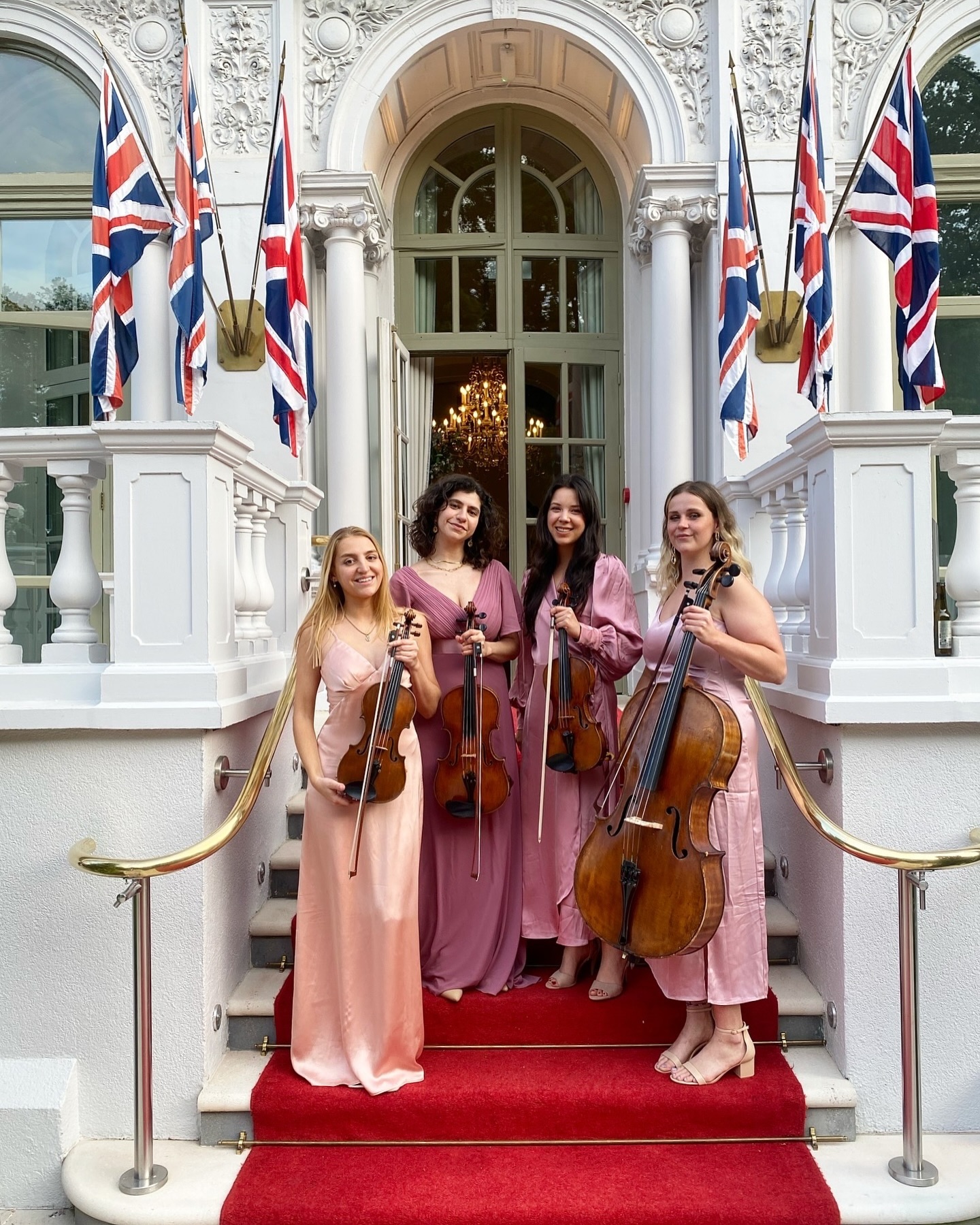 Our gorgeous string quartet performing for a beautiful wedding in the heart of Knightsbridge this weekend 🎻
We also provided a bespoke string arrangement of the bride’s chosen entrance song to create the most special moment ❤️
📍@mo_hydepark
@zara_askari_events
#stringquartet #bridgerton #arrangement #bespoke #strings #stringquartethire #bridgertonquartet #classical #weddingstringquartet #destinationweddings #londonweddings #pink #silk #londonstringquartet #londonmusic #london #mandarinoriental #bridgertonwedding #bridgertonmusic