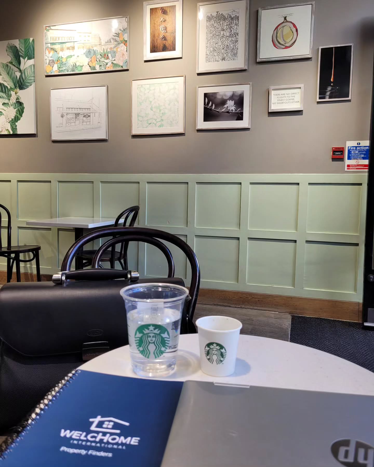 #coffeetime at #starbucks in #nottinghill before a long day of #viewings #welchomeinternational #propertyfinder #london🇬🇧