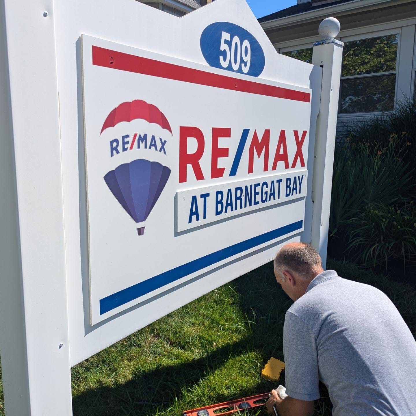 Our team was on location today for another sign install in downtown Toms River. #yourlocalprinter #apadnj