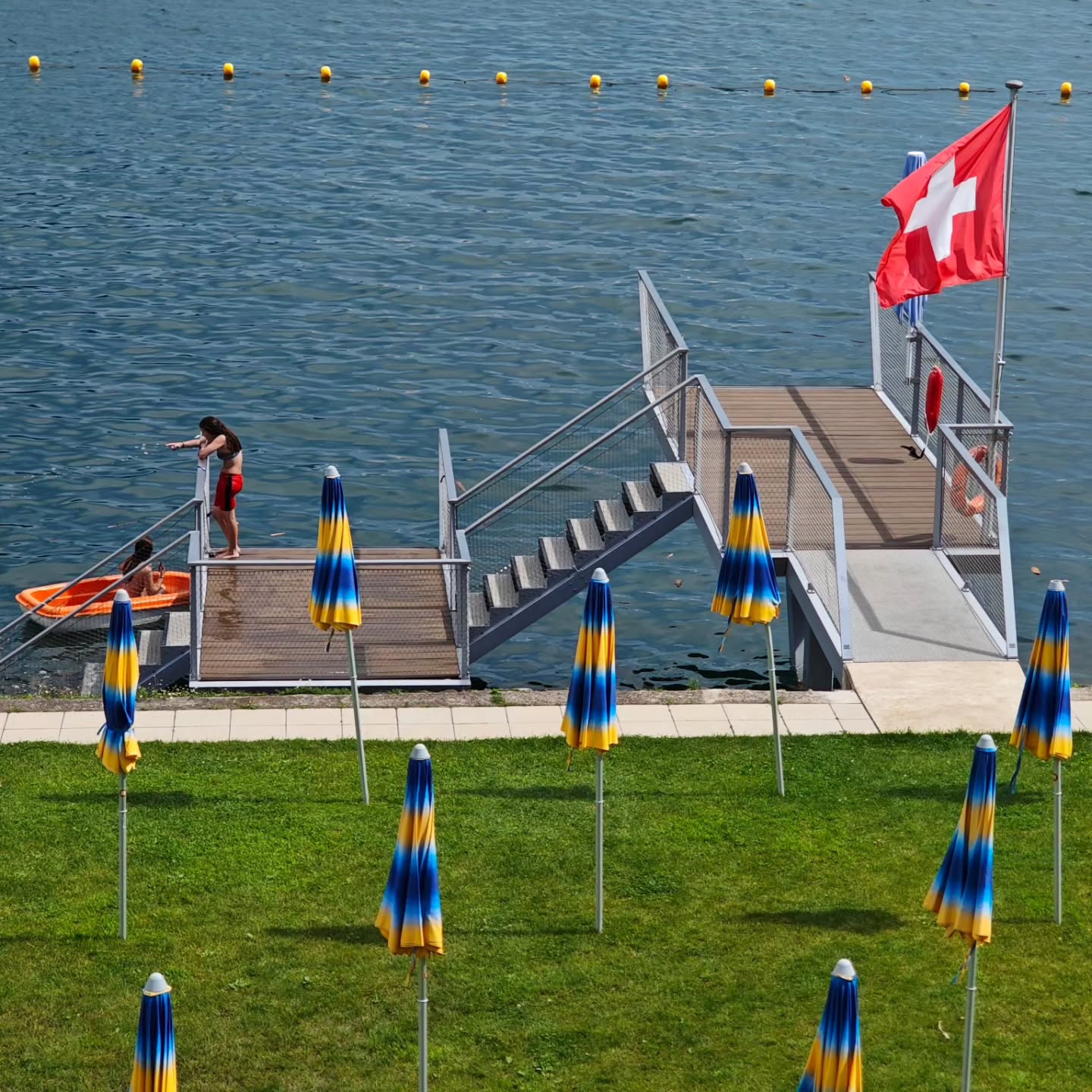 **English:**
Welcome to Lido Brissago! Nestled on the shores of Lake Maggiore, with breathtaking views of the majestic mountains, Lido Brissago offers a perfect escape. Enjoy our heated swimming pool and the serene lake waters. Lido Brissago is waiting for you!
**German:**
Willkommen im Lido Brissago! Direkt am Ufer des Lago Maggiore gelegen, mit atemberaubendem Blick auf die majestätischen Berge, bietet das Lido Brissago den perfekten Rückzugsort. Genießen Sie unser beheiztes Schwimmbad und die ruhigen Gewässer des Sees. Das Lido Brissago wartet auf Sie!
**Italian:**
Benvenuti al Lido Brissago! Situato sulle rive del Lago Maggiore, con una vista mozzafiato sulle maestose montagne, il Lido Brissago offre una fuga perfetta. Godetevi la nostra piscina riscaldata e le tranquille acque del lago. Il Lido Brissago vi aspetta!
#brissago #brissagoislands #visitbrissago
#visitticino #ticino #ticinoturismo #switzerland #switzerland🇨🇭 #travel #swiss #swissriviera #brissago4u #lake #boat
#fineartphotography
#swissalps #swissculture #loves_united_switzerland #switzerlandwonderland #got_greatshots #planet_earth_shots #suissebook #discoverthealps #discoverswitzerland
#mybrissago
@mybrissago
@lidobrissago
@tcbrissago
@bahiabrissagosnackbar
@cantina.giromit
#cantina.giromit
@aziendavitivinicolachiappini
#aziendavitivinicolachiappini