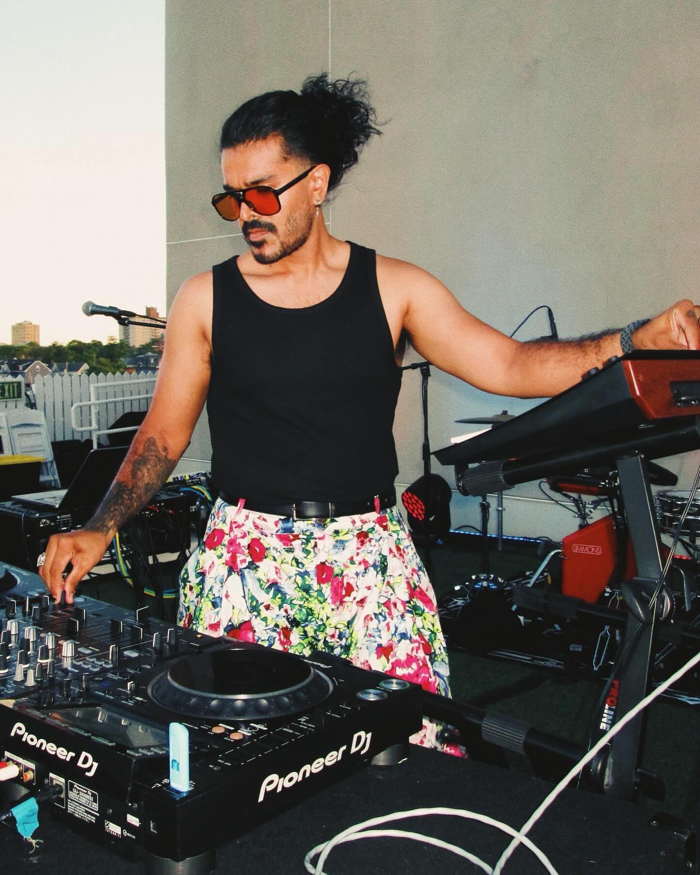 big thanks to @generalroshane of @misterticklehands for the sunset jam opportunity this past week 🌇👖