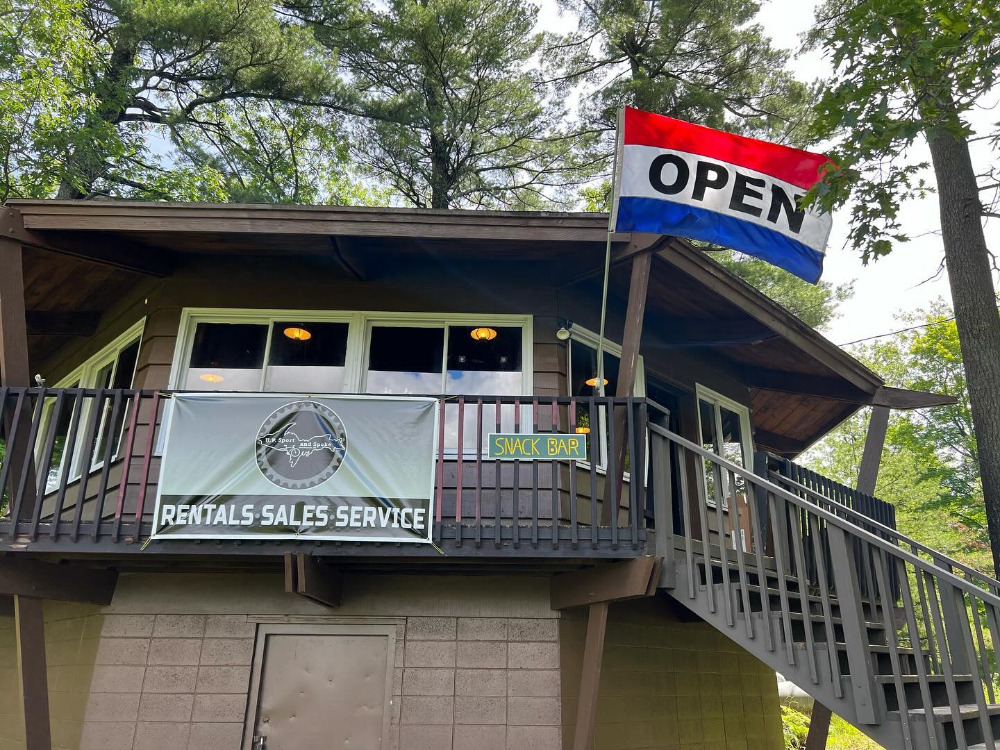UPSS is at the Pinecone! Offering full suspension + E- MTB rentals by appointment (link below) or walk-in Friday 12-6 Saturday 10-6. We will also have an on site mechanic during these hours for small scale fixes + cold drinks available for mid or after ride refreshment.
https://fareharbor.com/embeds/book/upsportandspoke/items/?language=en-us&full-items=yes&g4=yes
Shuttles provided by @pinemountainresort + @dtntrails
Friday 2-6 Saturday 10-6
$25 half day $40 full day