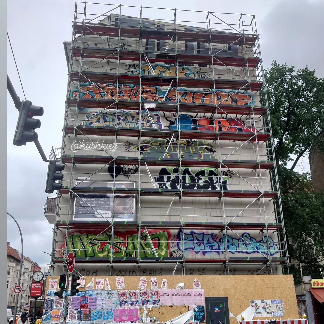 Besserer Kiez-Style
Schönen Gebäude weg - Juni 24, Neukolln
Mimosa X Orange Punch AKA "da baby"
@imbenbeal
#denk1up
#rider1up
.
.
.
.
.
.
#berlingraffiti #graffiti #berlin #graffitiberlin #graffitiart #berlingraff #trainwriting #streetart #urbanart #traingraffiti