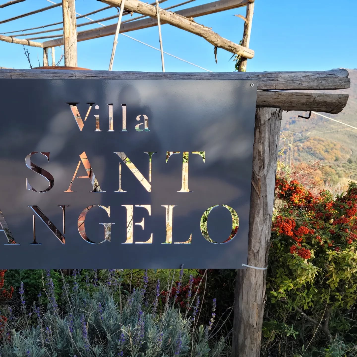 #summervibes #italy_vacations #italytravel #italycountryside #villawithpool #villasantangelo