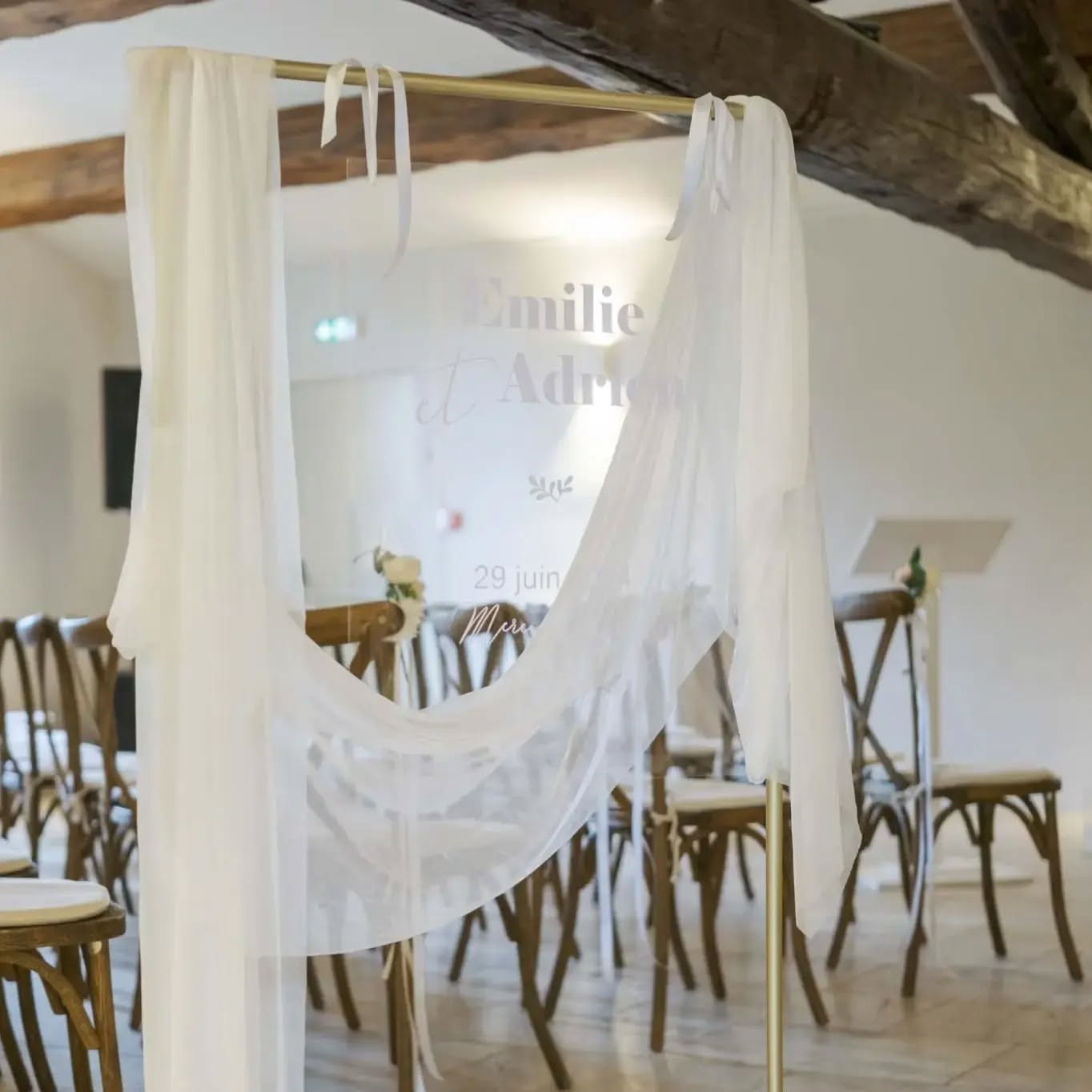 Le panneau bienvenue tendance cette année ! On adore ! Parfait pour accueillir vos convives. Nos mariés ont choisi le modèle "retro24".
🎨PERSONNALISATION : ce panneau est personnalisable avec vos prenoms + date du mariage, couleur des stickers, voilage, rubans et même modèle de sticker. Ici "retro24".
🏷 Conservez un souvenir de votre mariage. Plexiglas a usage unique. Si vous le souhaitez, nous vous loffrons dans un cadre.
🛠 CARACTÉRISTIQUES : Démontable donc facile à transporter. Mesure 50x70 cms.
👉 INFORMATIONS et RESERVATION sur notre site internet, N'hésitez pas à y faire un tour
#LocationdedécorationdemariageMarseille#LocationdecorationdemariageMarseille#LocationdedécorationdemariageAixenprovence#Locationdecorationdemariageaixenprovence#Locationdedécorationdemariagepourrieres#Locationdecorationdemariagepourrieres#Locationdedécorationdemariagetrets#Locationdecorationdemariagetrets#Locationdedécorationdemariagerousset#Locationdecorationdemariagerousset#Locationdedécorationdemariagesaintmaximin#Locationdecorationdemariagesaintmaximin#Locationdedécorationdemariagevar#Locationdecorationdemariagevar#LocationdedécorationdemariageBouchesduRhone#LocationdecorationdemariageBouchesdurhône#Locationdedécorationdemariagepourcieux#Locationdecorationdemariagepourcieux#Locationdedécorationdemariageaubagne#Locationdecorationdemariageaubagne