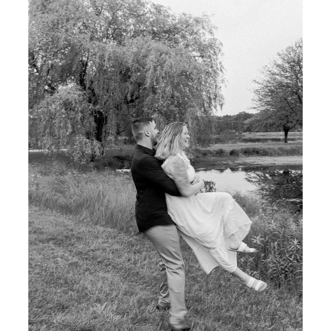 Taylor & Steven 💍
.
.
.
.
#theknot #traversecityphotographer #michiganphotographer #engagementphotos #lakemichigan #michiganweddingphotographer #grandrapidsphotographer