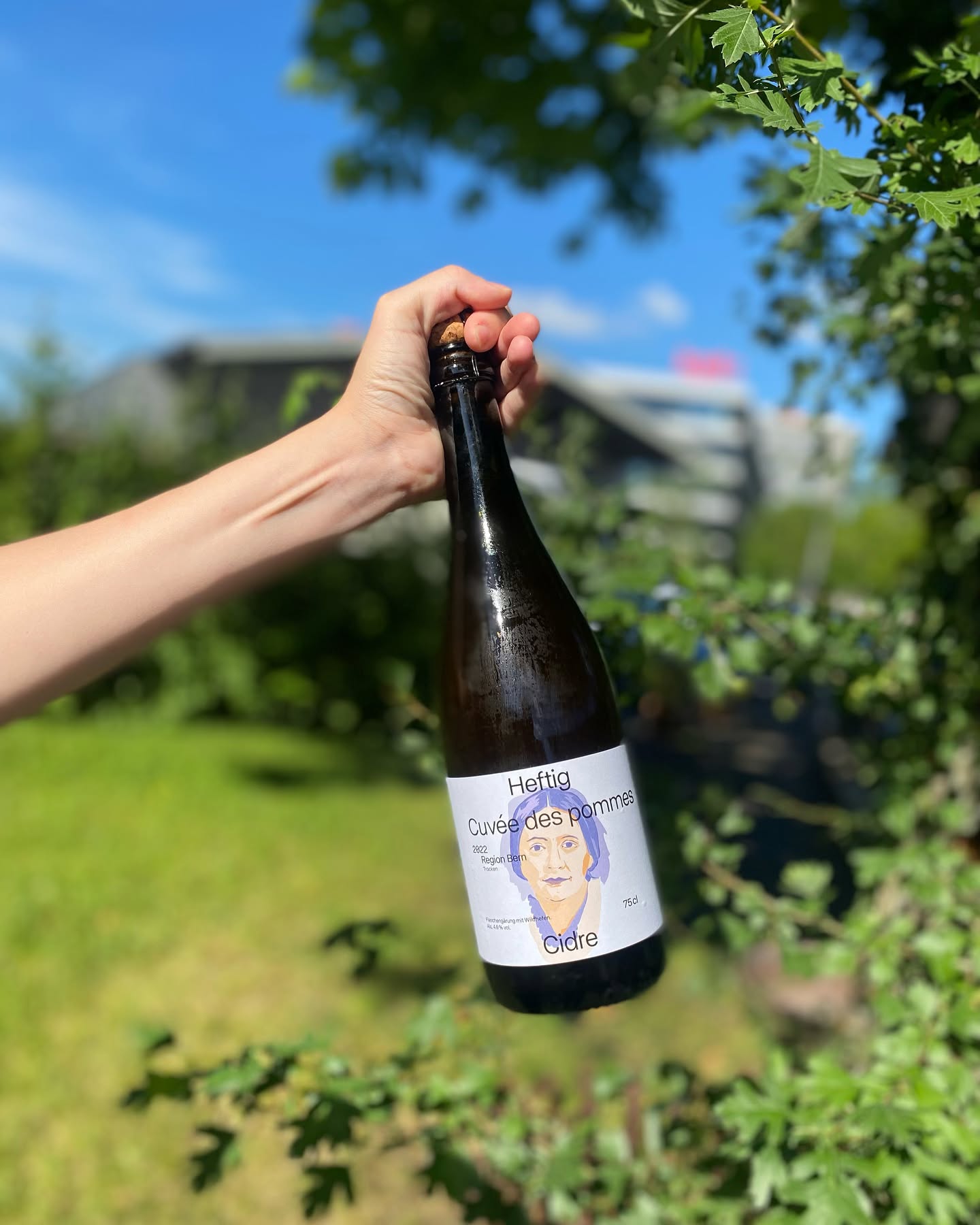 Grill & Cidre🔥🍾
Am Freitagabend 26.7 erwartet dich auf unserer gedeckten Sommerterasse ein besonderer Grillevent!🥳
Du kommst in den Genuss von Grillklassikern unserer Freibank-Küchencrew, in Kombination mit verschiedenen Cidre‘s von unserem langjährigen Partner @heftigcidre 🙌
Wir feuern den Grill ein & öffnen die Flaschen🍾 - du reservierts dir am besten einen Tisch und geniesst deinen Sommerabend☀️!
Reservation: Link in Story☝️
#freibankbern
#wankdorfcity
#heftig
#heftigcidre
#grill
#bbqbern
#eatlocal
#drinklocal