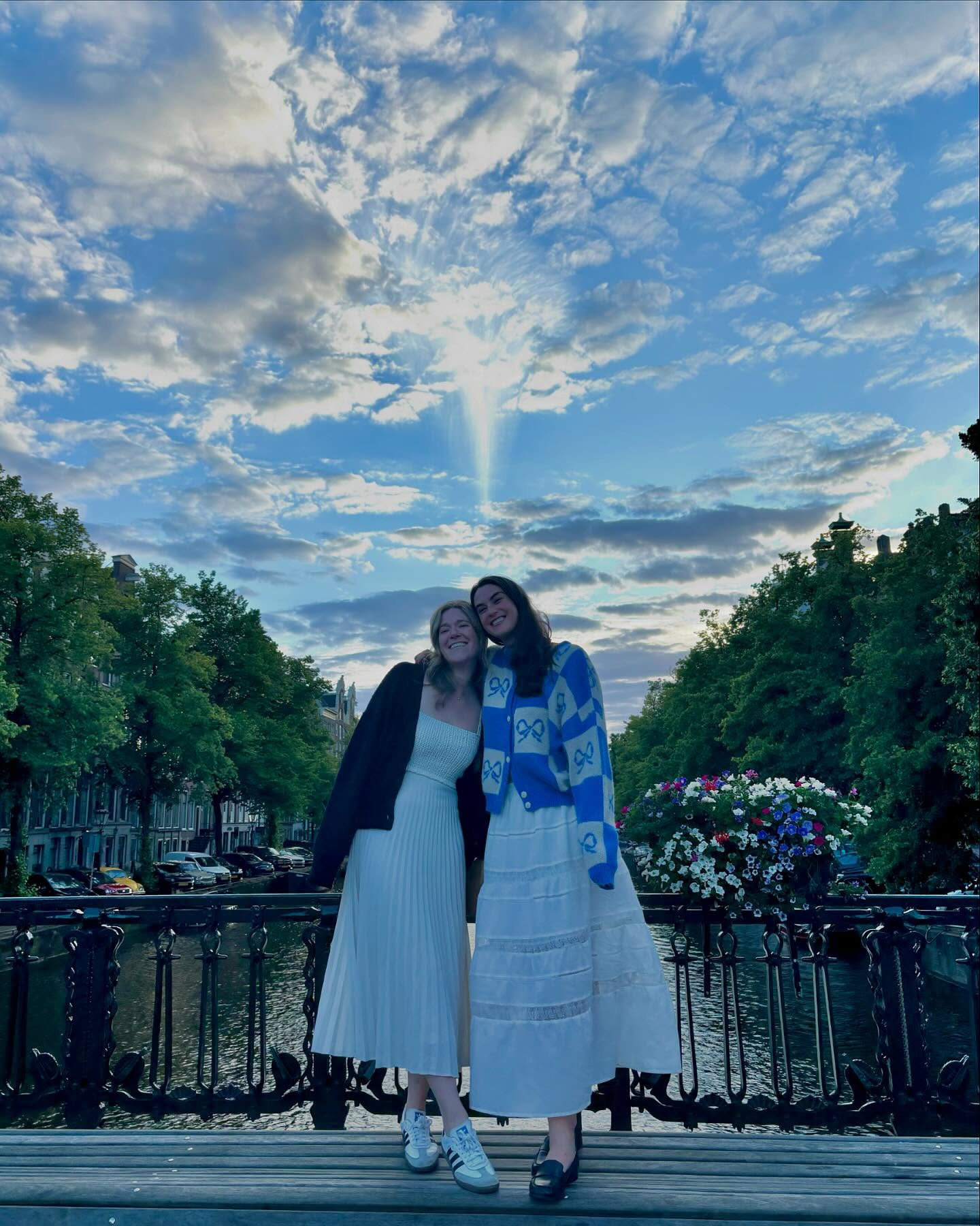 grab your passport and my hand ✈️💌🫶