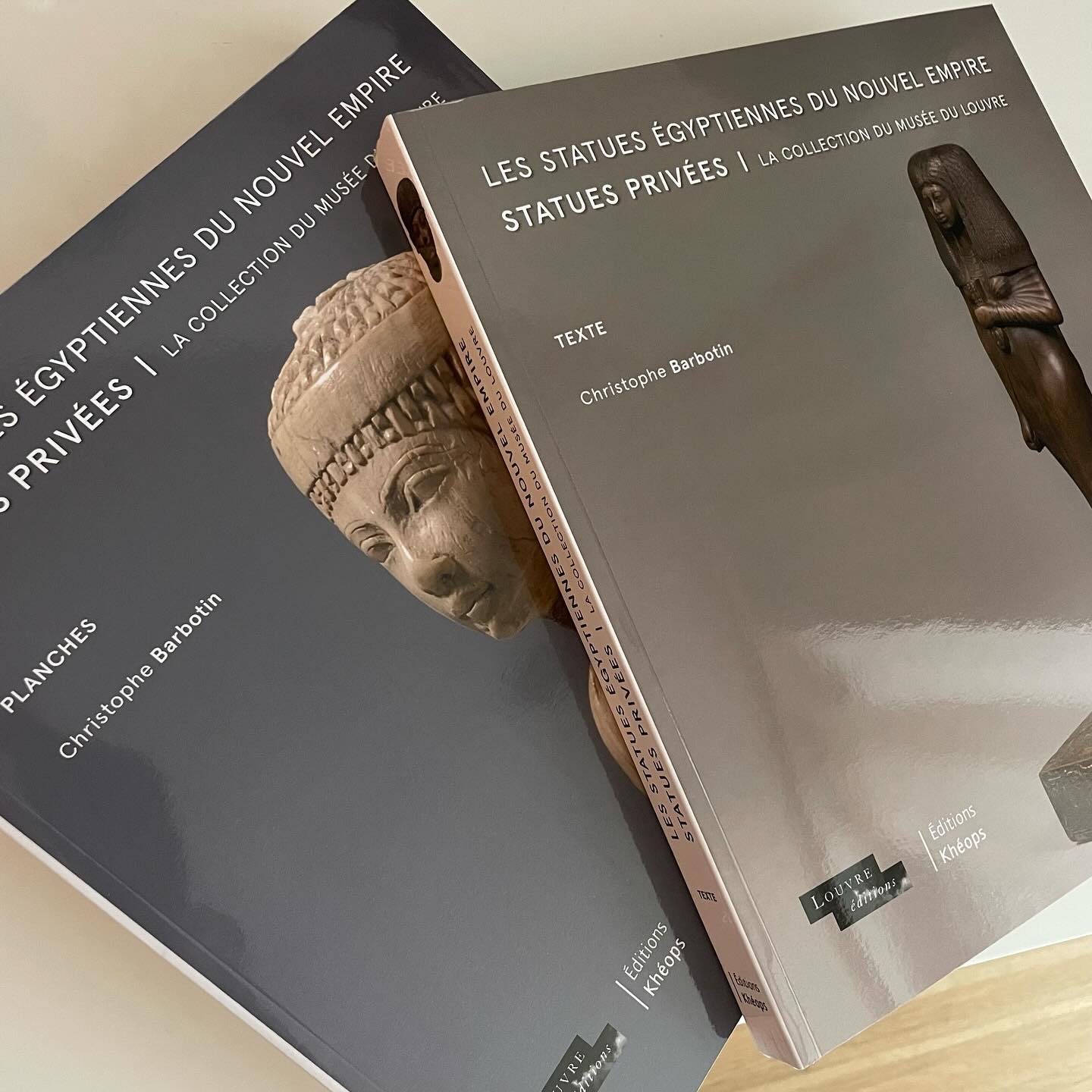 Had to wait 17 years (since the royal and divine statues), and many months for a tedious delivery, to finally get hold of this absolute masterpiece. In my opinion the best museum publication of statuary ever.
Thank you and congrats @christophebarbotin @museelouvre