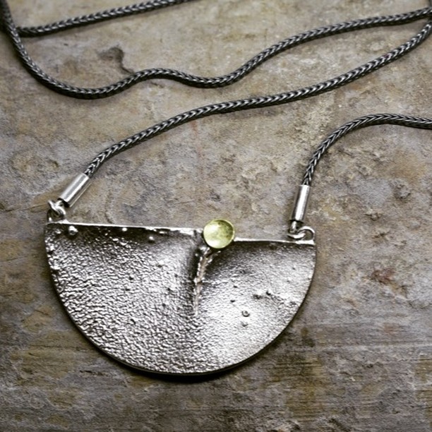 pendant | silver | gold
a camara classic
camara.nafplio.greece
#camaraworkshop #pendant
#nafplio #jewelry #handmade
#silvergold #designjewelry
#handmadejewelry #art #greece