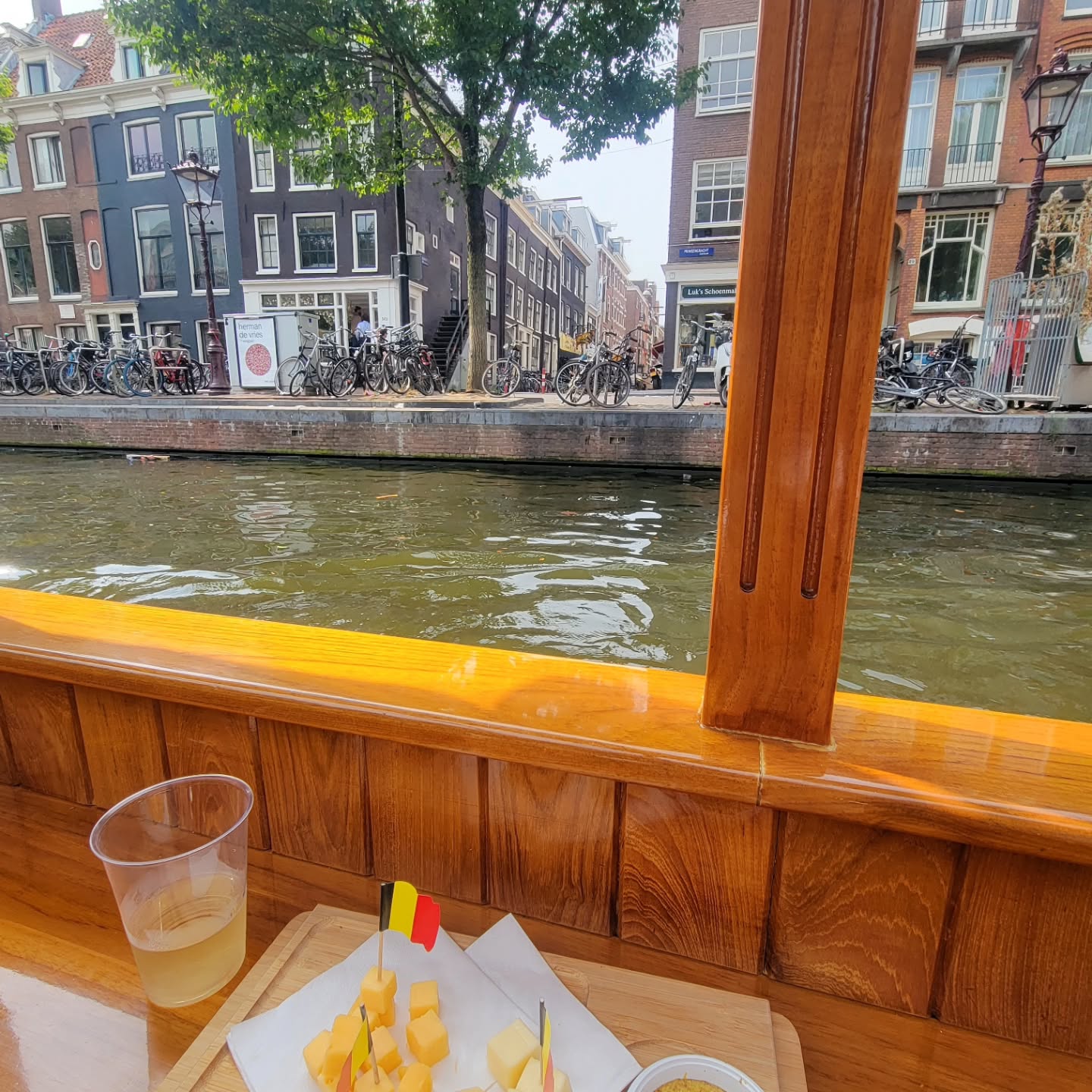 Who's up for a solo adventure through Amsterdam and the Dutch countryside? Visit our blog for some of the best sights to see in just 4 days!
.
.
.
.
#traveltheworld #twogirlsgetaway #girlslovetravel #solotravel #amsterdam #thenetherlands🇳🇱 #canals #cheese #vangogh