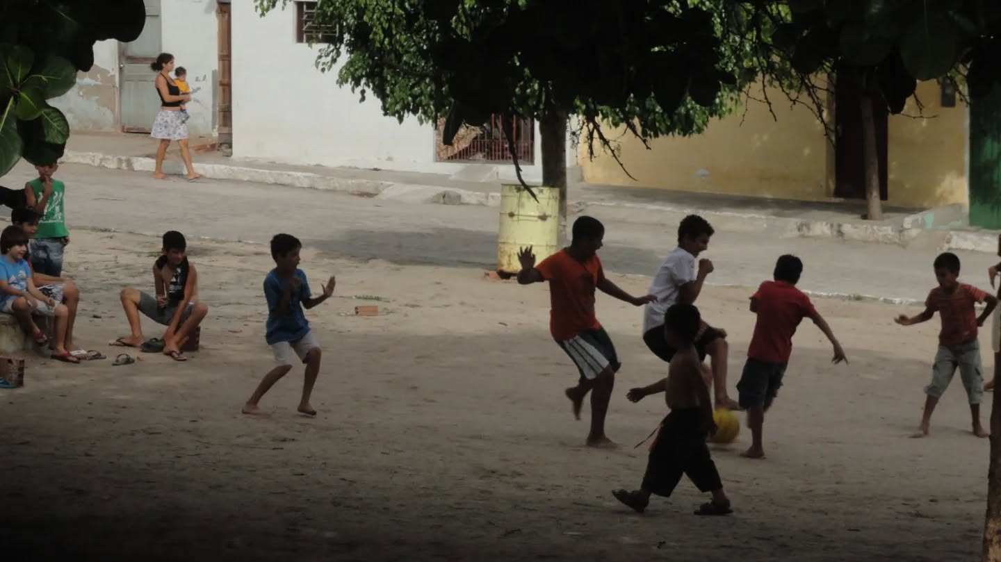 Há 10 anos, Margarida, esposa de Antônio Veríssimo, registrou essas fotografias das crianças jogando na pracinha por trás da Igreja Católica, hoje, praça Luiz Avelino Gomes.
Reconheceu eles? Marque-os nos comentários.
#AHM #ArquivoHistóricoDeMontadas #Montadas #Paraiba #Juventude #Nostalgia