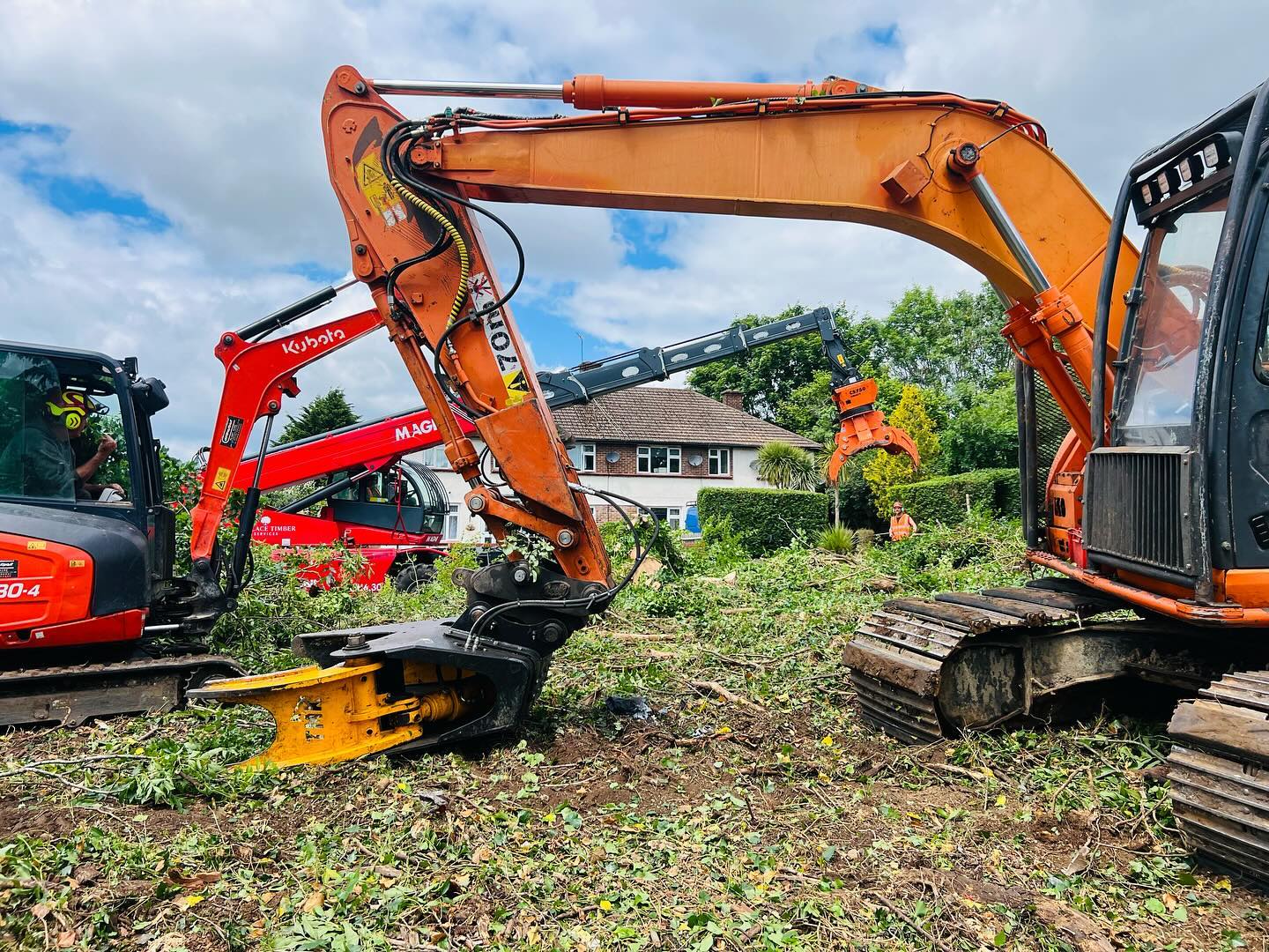 A few photos of a project we were contracted in for by a local tree firm. We provided some of our mechanised arb/ forestry machinery and experience in order to undertake and complete this otherwise complex project.
#mechanisedarb #mechanisedarboriculture #forestry #mechanicaltreedismantling #ashdieback #dangeroustreeremoval #magni #woodcrackercs750 #compliance #tmktreeshear #biomass #forestrymulching #grapplesawcompany #wallacetimberservices contracthire #partnership #mechanisedsupport #specialists #uk