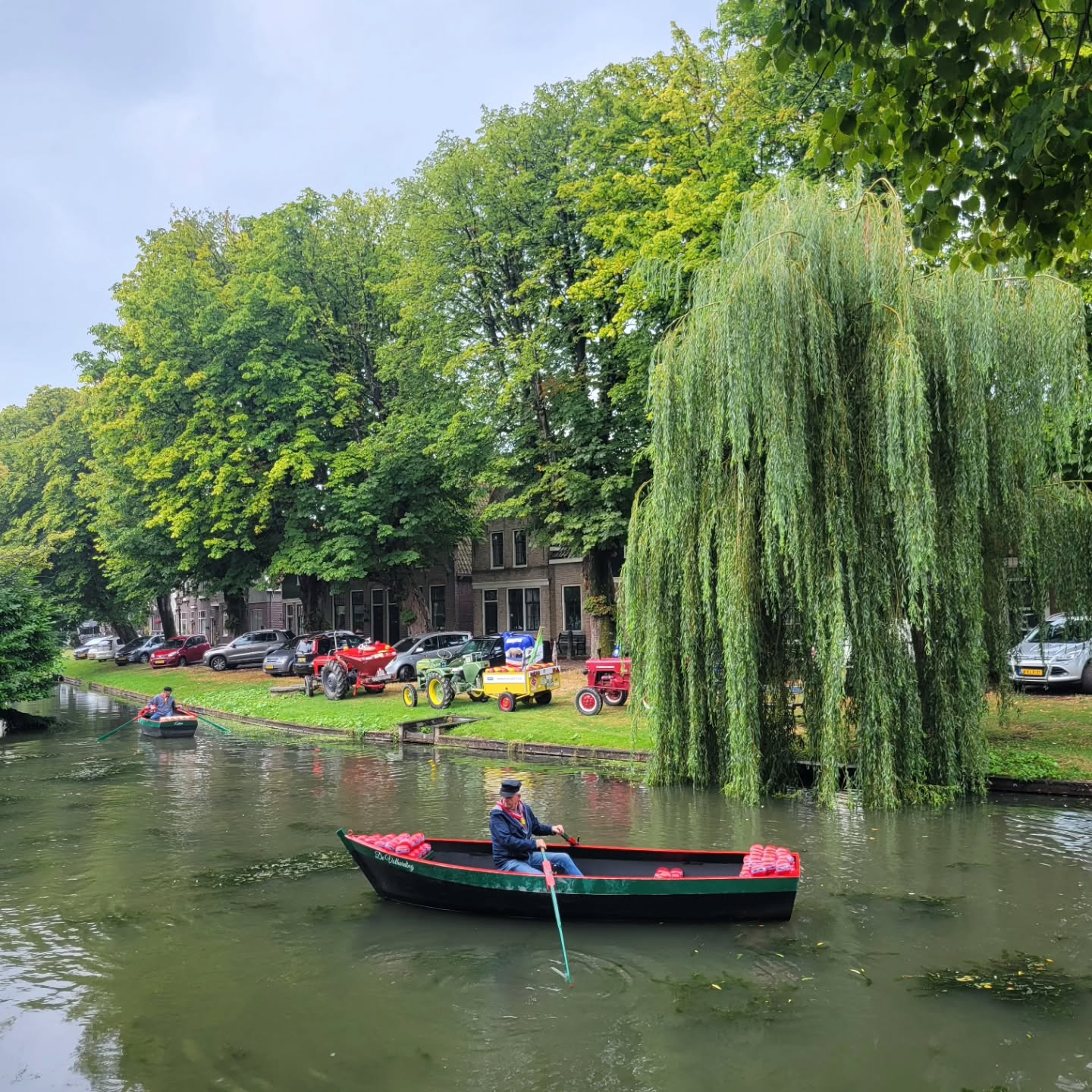 Who's up for a solo adventure through Amsterdam and the Dutch countryside? Visit our blog for some of the best sights to see in just 4 days!
.
.
.
.
#traveltheworld #twogirlsgetaway #girlslovetravel #solotravel #amsterdam #thenetherlands🇳🇱 #canals #cheese #vangogh
