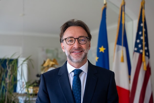 Mr. Cédrik Fouriscot took office as Consul General of France in New York on Monday, June 24, 2024.
A career diplomat and specialist in European affairs, he served until January 2024 as an advisor for European affairs in the office of the French Minister for Europe and Foreign Affairs, Ms. Catherine Colonna, and as Deputy Chief of Staff to the Secretary of State for Europe, Ms. Laurence Boone.
Our Society welcomes Mr. Fouriscot in New York and in his new functions. We are looking forward to working together!