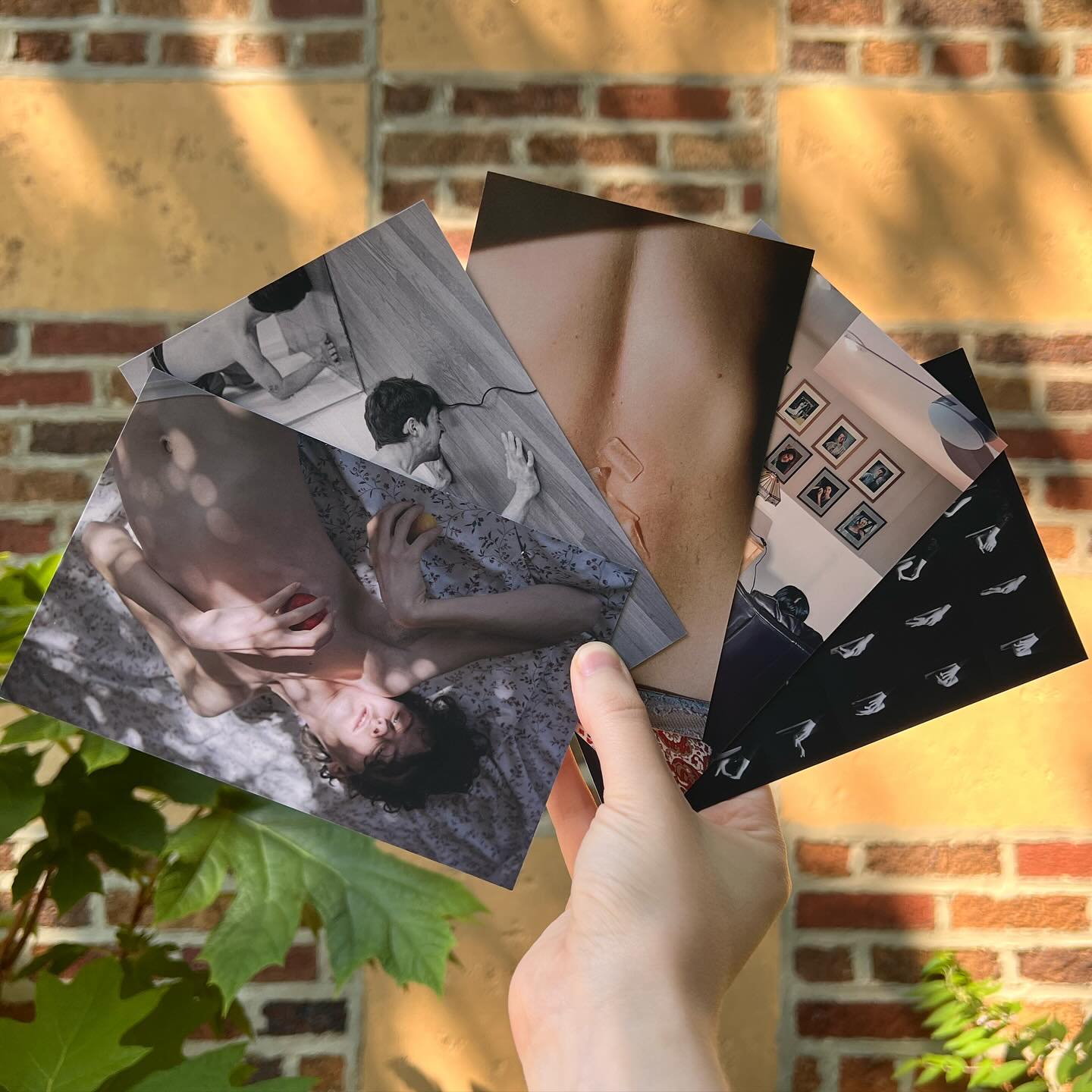 LIMITED EDITION POSTCARDS: Get yourself or a friend a beautiful postcard with 1 of 5 photographs from photographers @matt_moment, @lidewij.mulder, @alma.servain, @quinceyspagsphoto, @roniavivi. All photographs are featured in Issue No. 21 of Pearl Press, Self-Portrait 2. Only 20 postcards for sale total with a limit of 1 per customer. We’re already halfway out of stock! Get your postcard before they run out. Who doesn’t like receiving mail?
Fill out the Google Form in our bio.
$5 per postcard.
-
#pearlpress #limitededition #postcards