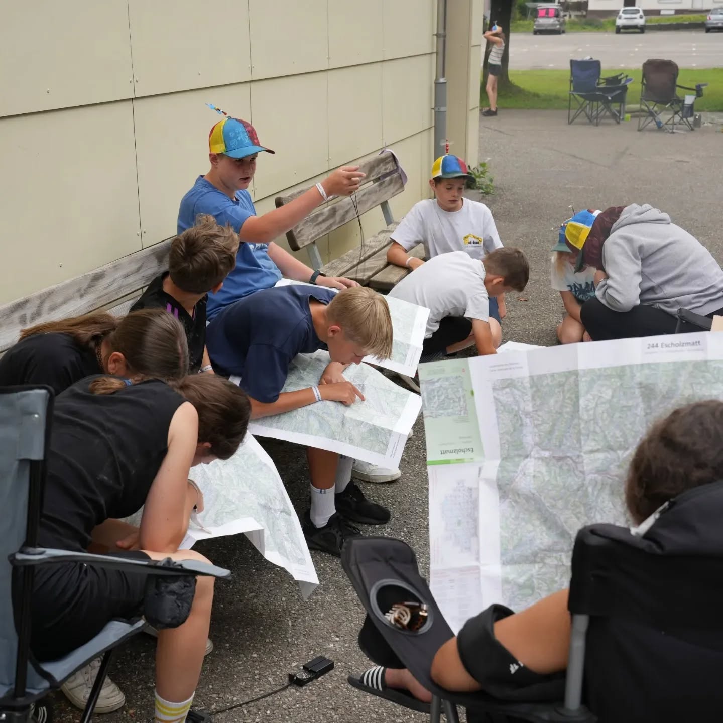 SOLA Tag 3 Heute Morgen hat uns Babsi ihr Ausbruchsplan vorgestellt.📝 Um diese Pläne zu verwirklichen mussten wir noch einige Sachen erarbeiten. Zum Abschluss des Tages haben wir mit unseren selbst gebauten Katapult den ersten Ausbruchversuch gestartet. Dieser ist jedoch gescheitert.😬