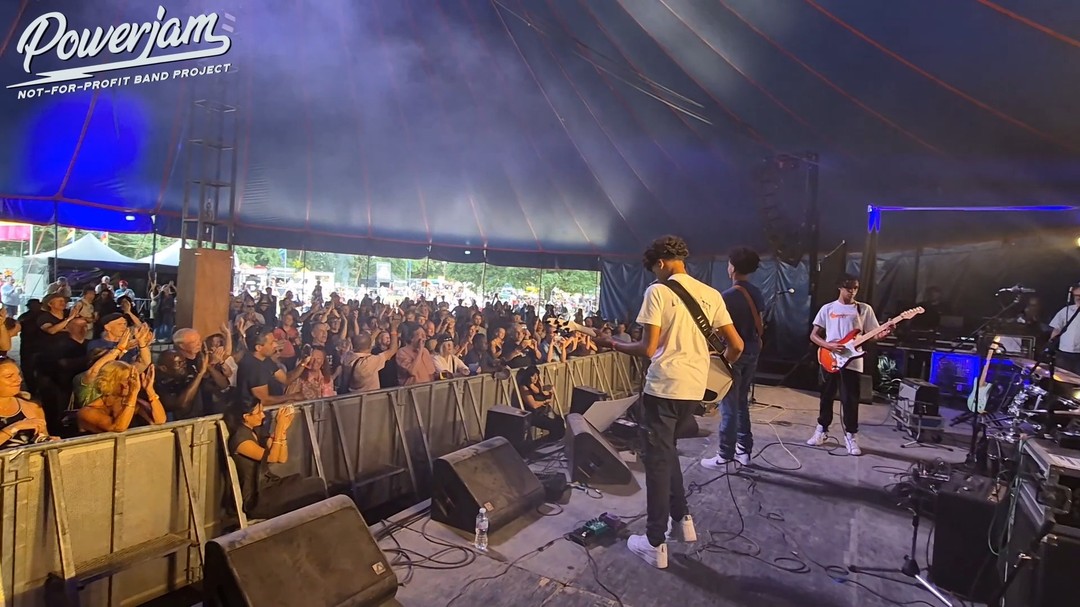 Having graduated to the mainstage of Ealing Blues Festival this year, Powerjam's youngest blues- rock band 'BlueZd' (aged 12-15 ) got such an incredible reception from both the crowd and event crew Sunday - Treated like royalty backstage and onstage, we couldn't be more grateful!! A special thank you to Robert Hokum who made this possible and everyone who helped make this an experience to remember!!! @roberthokum @ealing_summer @theealingclub @hanwellcavern @tonemonkey @hlklondon geoffgarbow
________________________________
#ealingsummerfestivals #Acton #Ealing #Greenford #Hanwell #Northolt #Perivale #Southall #ealingfeeling #ealingbluesfestival #ealingblues #powerjambandproject #powerjambands #bluezd #bluesfestival @terrymarshallsax #londonsummerfestival @ealingcouncil #Richmonduponthames @barnescommunityassociation #hanwellhootie @hanwell_hootie @daisifuparker @karena_k_official