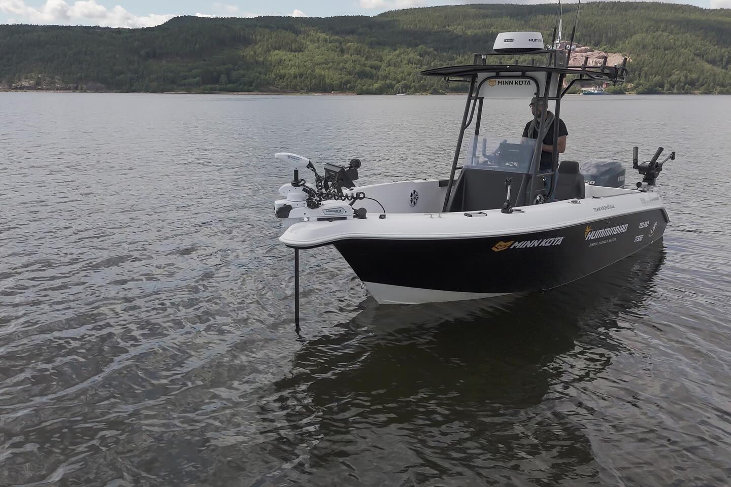Some photos of my Minn Kota RT Instinct Quest trollingmotor installed on my Wellcraft 210CCF. Super happy with this trollingmotor which has full integration with Humminbird and automatic stow and deploy. Hands down the best trollingmotor I hav ever had! 😎💪🏻
.
.
.
#minnkotamotors #minnkota #humminbirdfishing #humminbird #comstedtfishing #comstedt #cannondownriggers #wellcraftboats #wellcraft #fishingboat #boatproject