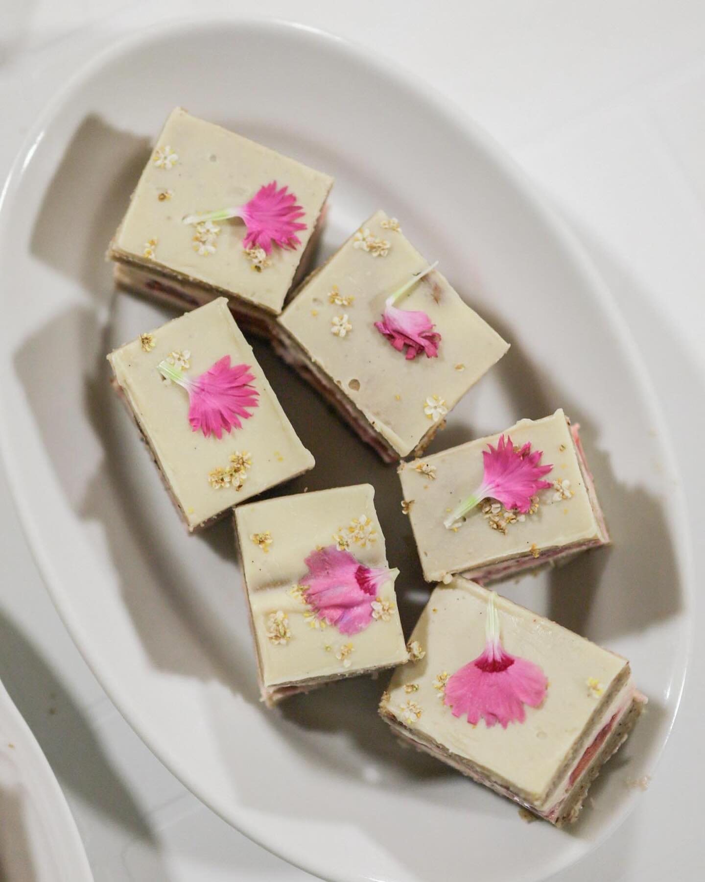 🌸 mood
Un peu de couleur et de douceur from la première partie de la saison ! Ça compense un peu le ciel gris 🫣
#primesautier #traiteur #traiteurmariage #traiteurbretagne #traiteurloireatlantique #traiteurvegan #traiteurvege #traiteurvegetal #mariagevegetal #mariagefleuri #mariagegreen #mariageresponsable #mariagezerodechet #dessertvegan #sanslactose #fraisier