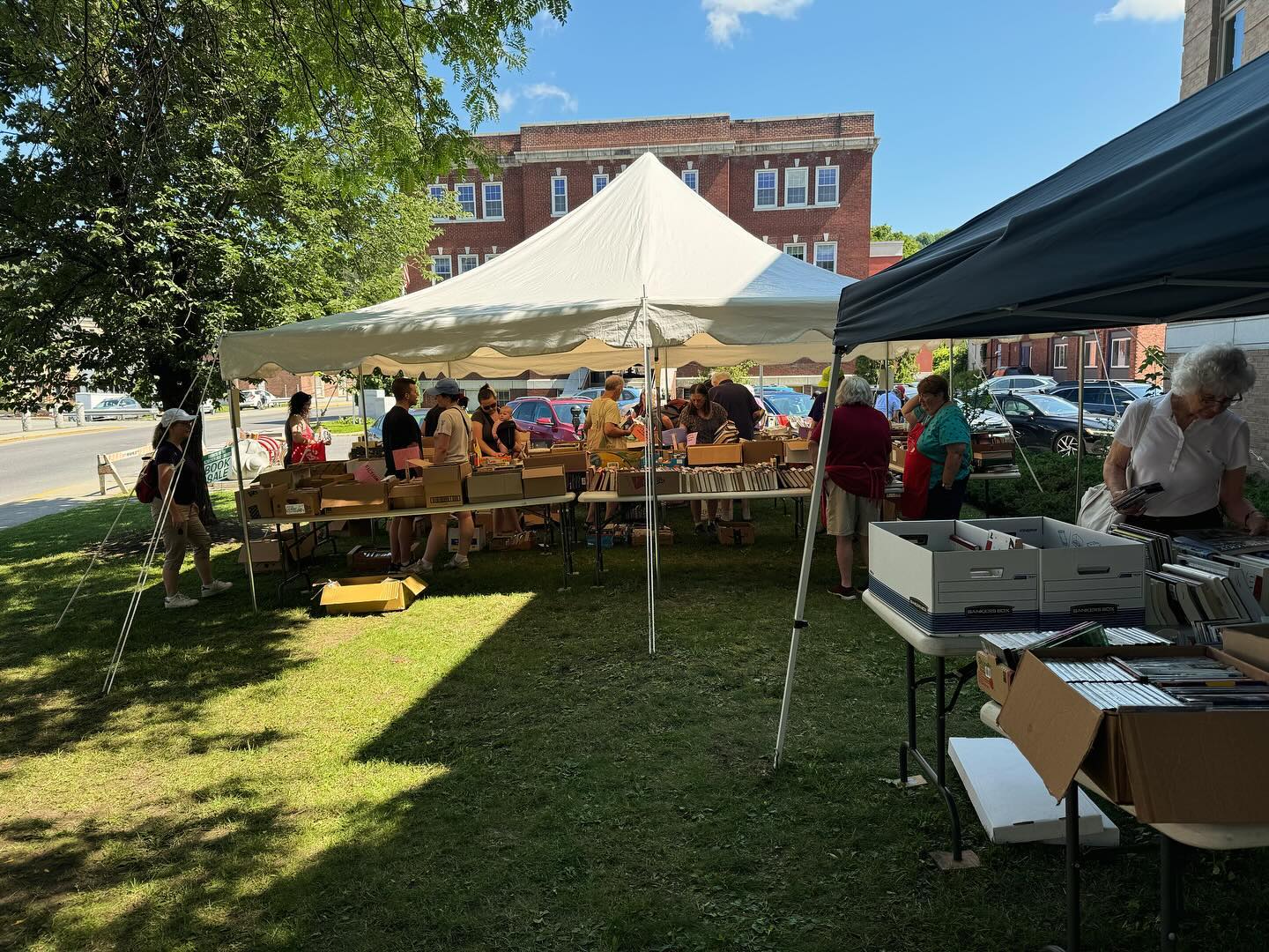 The Friends of the Library book sale is currently open on the Library Lawn! Stop by until 5pm today, Friday the 26th or from 8am-1pm on Saturday the 27th. Thousands of gently used books at rock bottom prices!! Also, stop by and purchase a bag from the @barresocialclub. All proceeds benefit the library. Buy a bag and fill it with as many books that you can fit!!