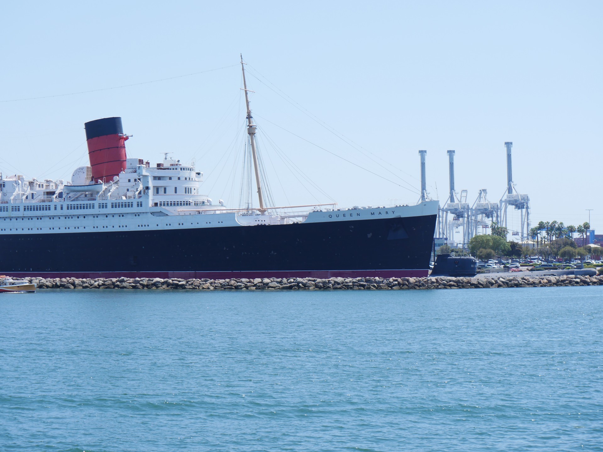Cruising by the Queen Mary was a treat. I used to visit her as a kid, and then in 2009, my band, There Be Pirates!, headlined opening night of Pyrate Daze on the Queen Mary. It was such a great experience performing on such a classic ship. The conga line was especially fun! I hope they take good care of her!
#therebepirates! #therebepirates #queenmary #longbeach #longbeachcalifornia #socal #southerncalifornia #classicship #classicships #pirate #piratemusic #shantyman #oceanliner #oceanliners