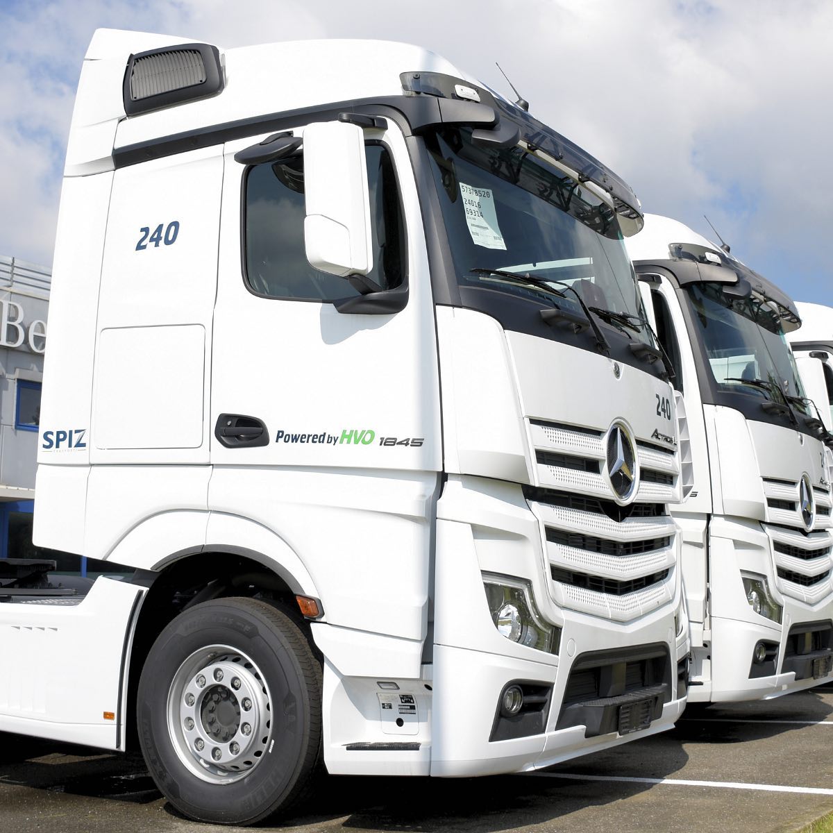 In Spiz Trasporti, stiamo rivoluzionando la flotta di proprietà con rimorchi alimentati a diesel HVO, segnando l'inizio di una nuova era per l’azienda. Questo è solo il primo passo del nostro impegno continuo verso un futuro più verde e sostenibile.🚛
Ogni viaggio che facciamo con il diesel HVO è un piccolo passo verso un grande cambiamento.
#SpizTrasporti #DieselHVO #Sostenibilità #GreenTransport #Innovazione #FuturoSostenibile #EcoTrasporti #LogisticaVerde #EnergiaRinnovabile