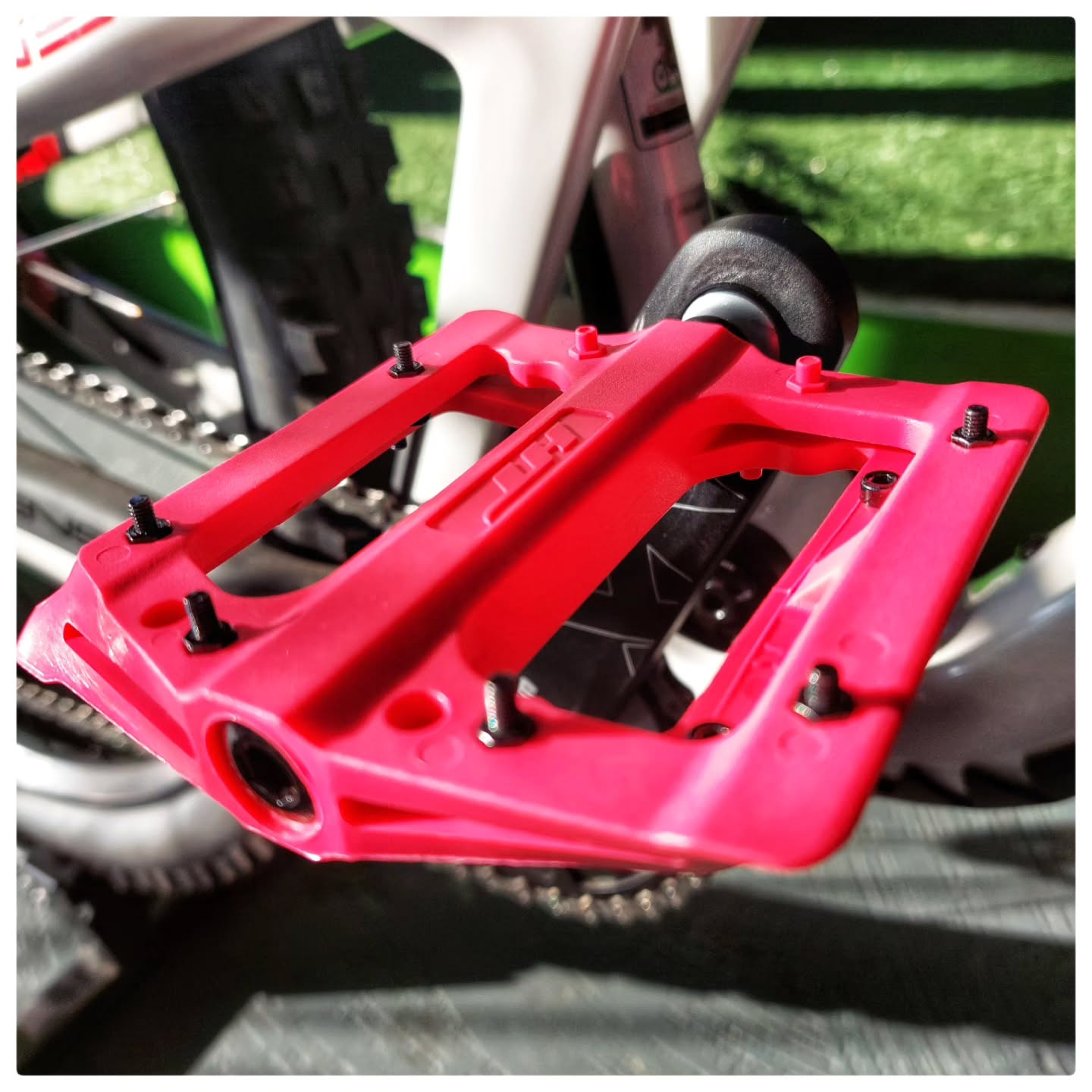 Sex up your ride with a set of HT Pedals....Keep an eye out for them during the #paris2024 Olympics as the BMX competitors' pedal of choice.
Now in store @ballaratcyclecity!
-
-
-
-
-
-
-
-
#bmxracing #dh #downhillmtb #mtb #enduromtb #blackhill #clubmud #cliplesspedals #flatpedals #bicyclebling #bling #sendit
-
@gpi.apollo