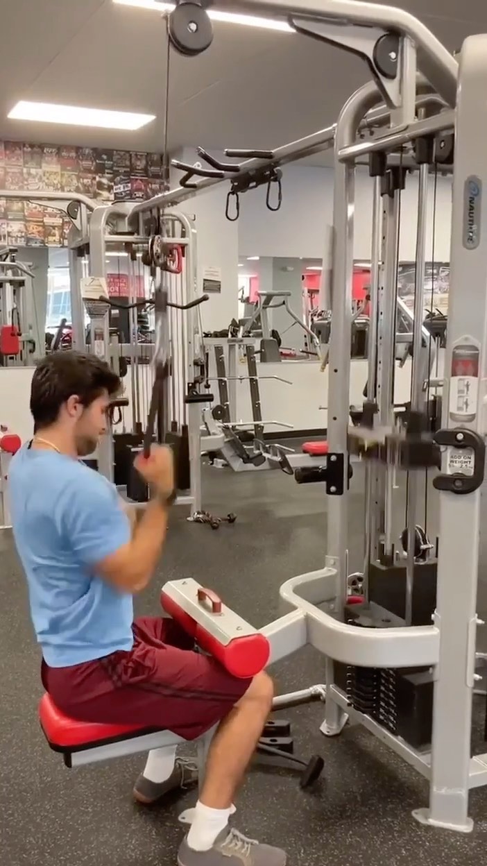 We hit some new back exercises for the workout of the week at @ufcgym_westwoodnj
4 sets of pull-ups (reps vary per person)
1 x 20 reps seated row
3 x 12 reps seated row
4 x 10 rep (each arm) single arm lat pulldown
4 x 15 reps straight arm cable pulldowns
3 x 1 minute rope pulls
1 x max reps pull-ups (Burnout)