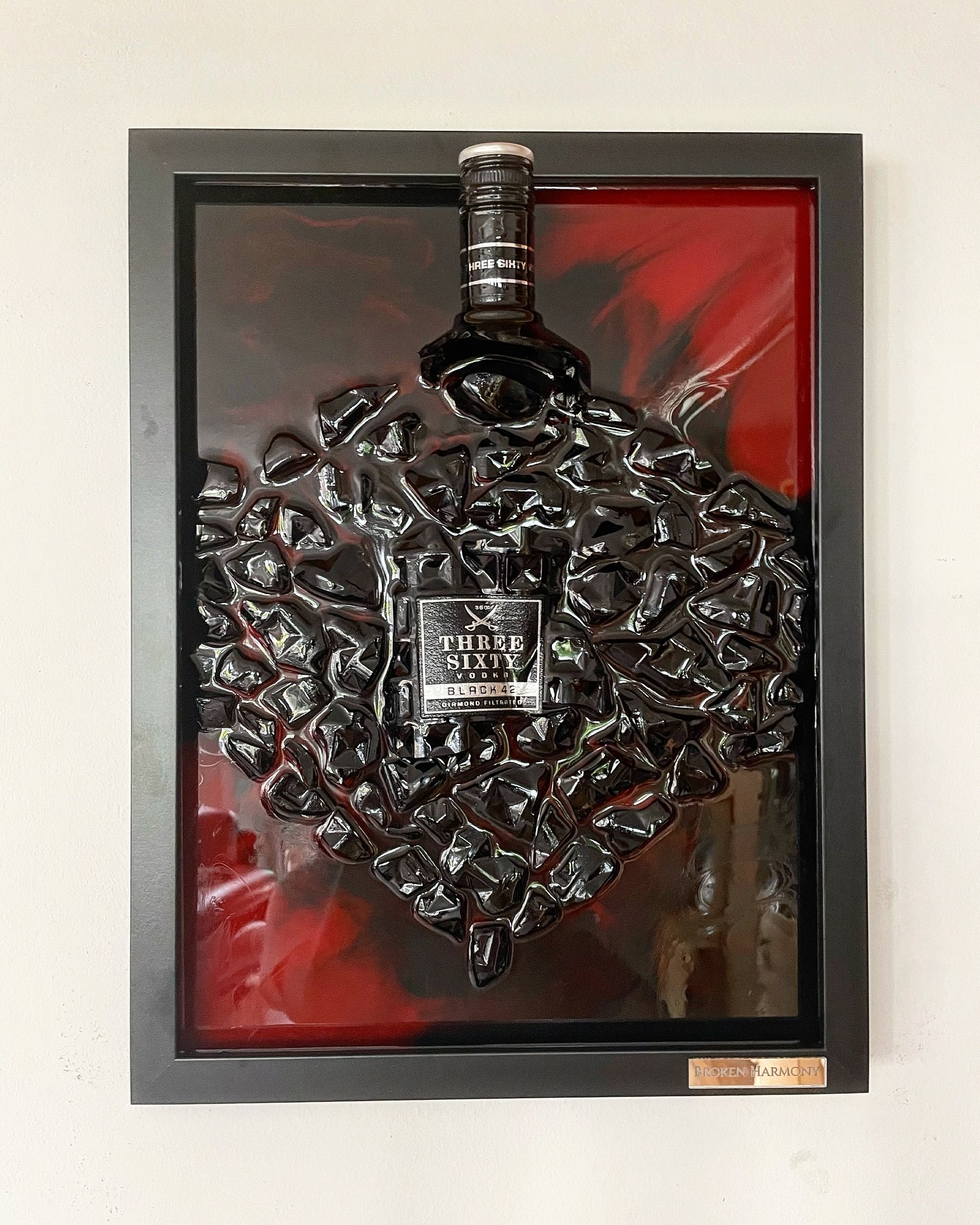 ☀️ Neue Sommerkollektion ☀️
! Mit Farbe !
Three sixty black Edition im 40x30cm Rahmen mit roten Farbelementen.