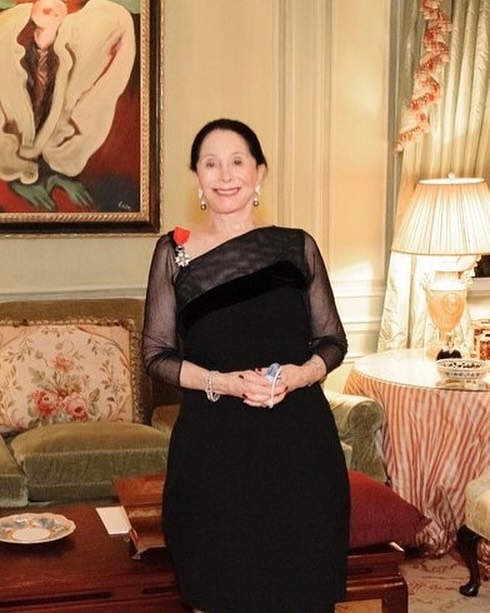 We mourn the passing of our dear member Joan Kahn, Chevalier.
Within French’s diplomatic circles, Joan Kahn was mostly known as a devoted art lover. But Ms. Kahn also spent most of her life promoting peace and human rights, laboring tirelessly to bring people across the world together through culture and an appreciation of their artistic heritage.
She was able to achieve her goals by heading the Women’s International Zionist Organization, of which she was a founding member.
A generous philanthropist, Joan actively supported many NY iconic institutions, and was a major donor of the World Monument Fund.
She always showed a longstanding passion for France’s arts and culture. Her contribution to the preservation of France’s national heritage has been saluted and recognized.
The Society sends its heartfelt condolences to her family.