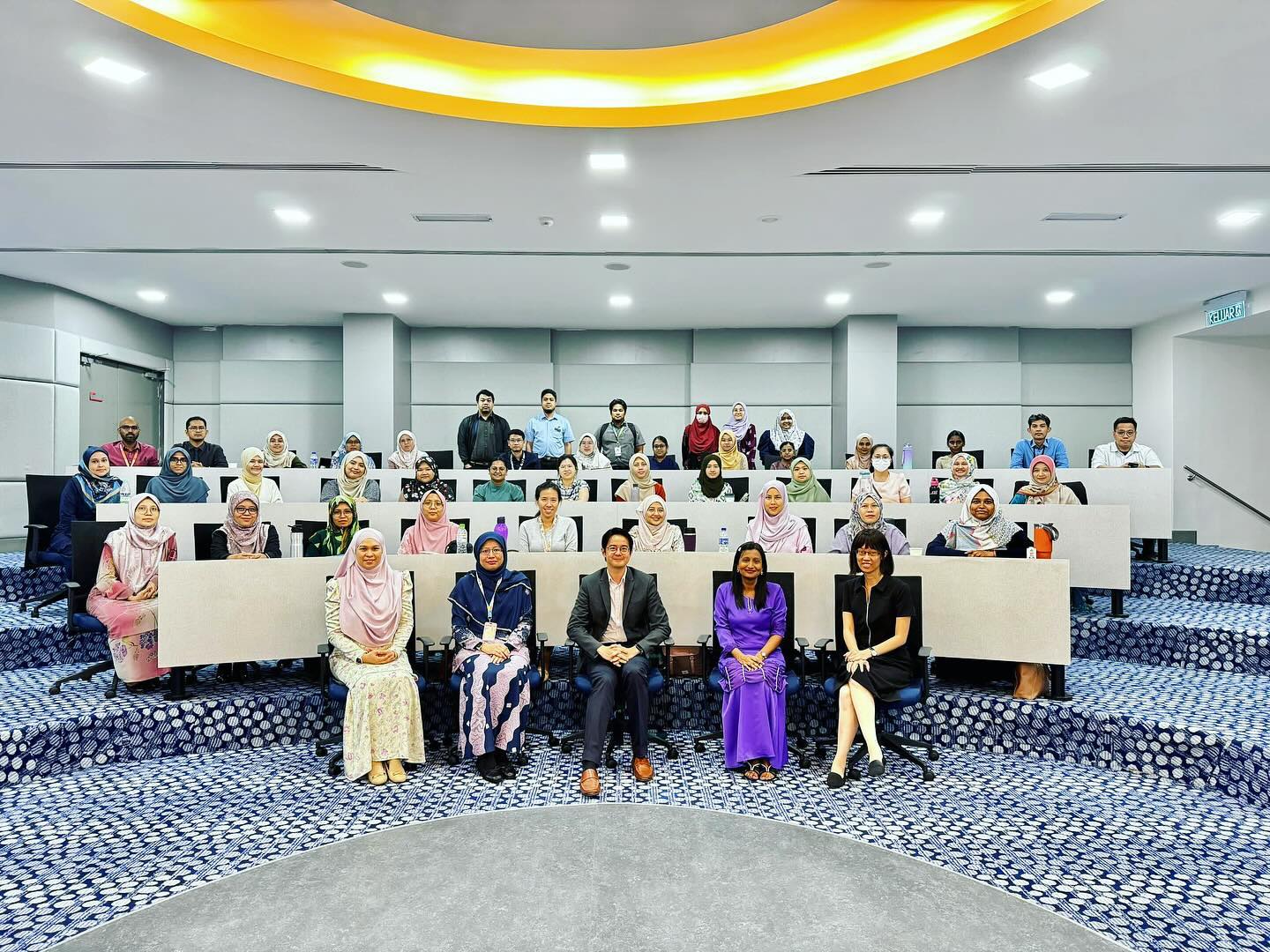 Johor Acne Clinical Practice Guidelines Training of Trainers workshop on 26.7.24. It’s crucial to actively prevent unsightly acne scars through appropriate treatment. Many mistakenly believe acne is just a temporary issue or resort to scrubs and exfoliants, which can worsen the condition. Effective management requires specialized treatment, and with the right approach, we don’t have to accept acne as a permanent issue.