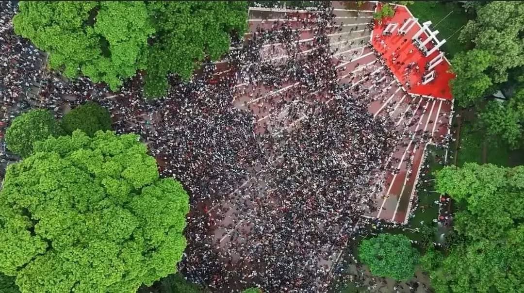 ### OFFICIAL STATEMENT FROM THE DHAKA ART SUMMIT ON THE ONGOING STUDENT PROTEST IN BANGLADESH
We at the Dhaka Art Summit are deeply disturbed by the recent violence during the student demonstrations in Bangladesh. The reports of police brutality, mass arrests, and the loss of so many lives are profoundly alarming.
We believe deeply in the potential and importance of young people. Through the Dhaka Art Summit, we have consistently supported emerging artists and art mediators, recognizing their innovative spirit and critical role in the cultural landscape of Bangladesh. The younger generation has given us energy, motivation, and a renewed sense of purpose. They have inspired us with their creativity and dedication, pushing the boundaries of what we can achieve together. The majority of our visitors are from this vibrant demographic, reflecting their engagement and enthusiasm for art and culture. Their active participation has not only enriched our programs but also helped create a more dynamic and inclusive cultural dialogue. They are the driving force behind bringing Bangladesh's art and culture to the global stage.
As a platform dedicated to promoting cultural exchange and fostering a spirit of open expression, we urge the authorities to address the concerns raised by the youth and ensure that their rights are protected.
We extend our condolences to the victims’ families and stand in solidarity with the students. The Dhaka Art Summit supports the students' quest for justice and calls for urgent action to address these injustices.
Photograph by Mobarak Hossain Shuvo,
Central Shahid Minar
August 3, 2024.
@dhakaartsummit
@samdaniartfoundation
@nadiasamdani
@rajeebsamdani
@dhakadiana
@rux_q
@swilin_haque
@sazzad1985
@iftekharnoor
@rohitamahatta
#dhakaartsummit #samdaniartfoundation #dhaka #DAS #SAF #studentprotestbangladesh #bangladeshstudentprotest2024 #bangladeshstudentmovement