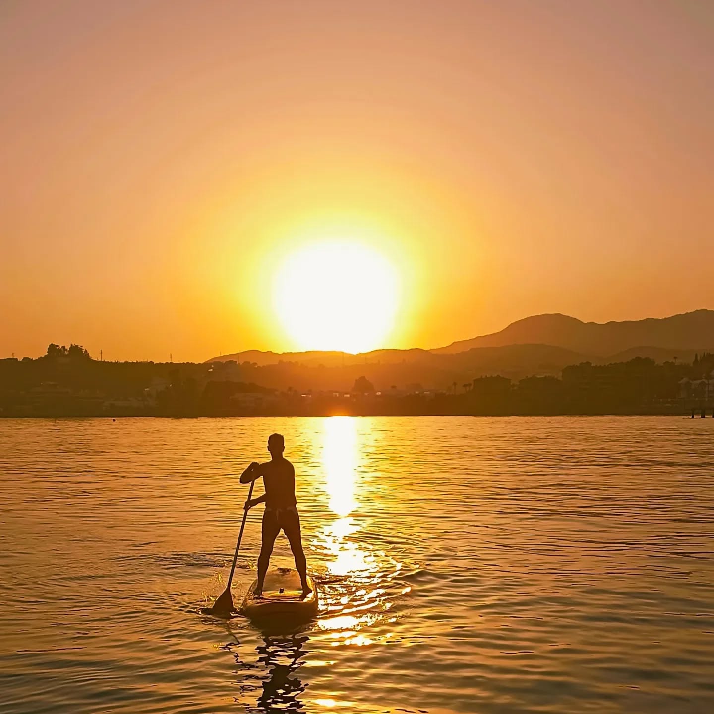 Un poquito de relax y disfrute en otro perfecto atardecer
#escaramujowines #estepona #sunset