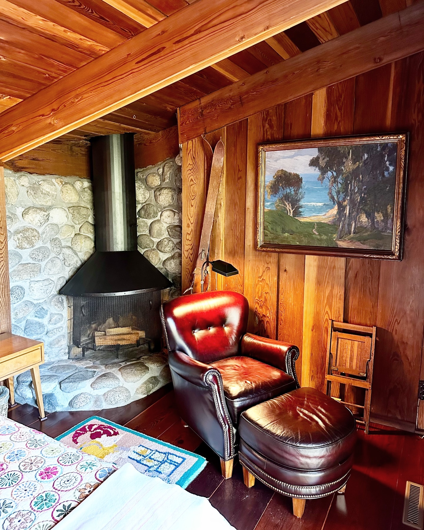 I toured a couple of cute and cozy homes in PG today. I love all the wood, and I liiiivvve for a half circle booth.
Ashley Edge, REALTOR®
DRE# 02205915 | Coldwell Banker Monterey
831-717-7815 | Ashley@ashleyedge.co
ashleyedge.co